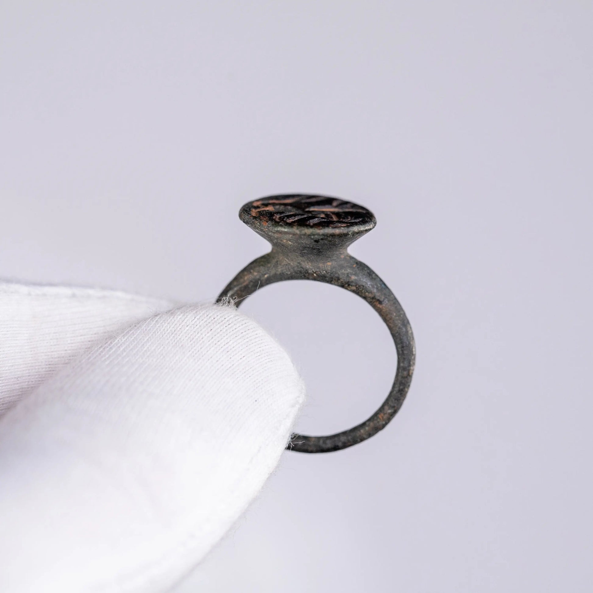 “Leo Fortis” – Roman Bronze Ring with Lion Intaglio (1st–3rd Century AD) – EU 57 / US 8 Aurora Antiqua