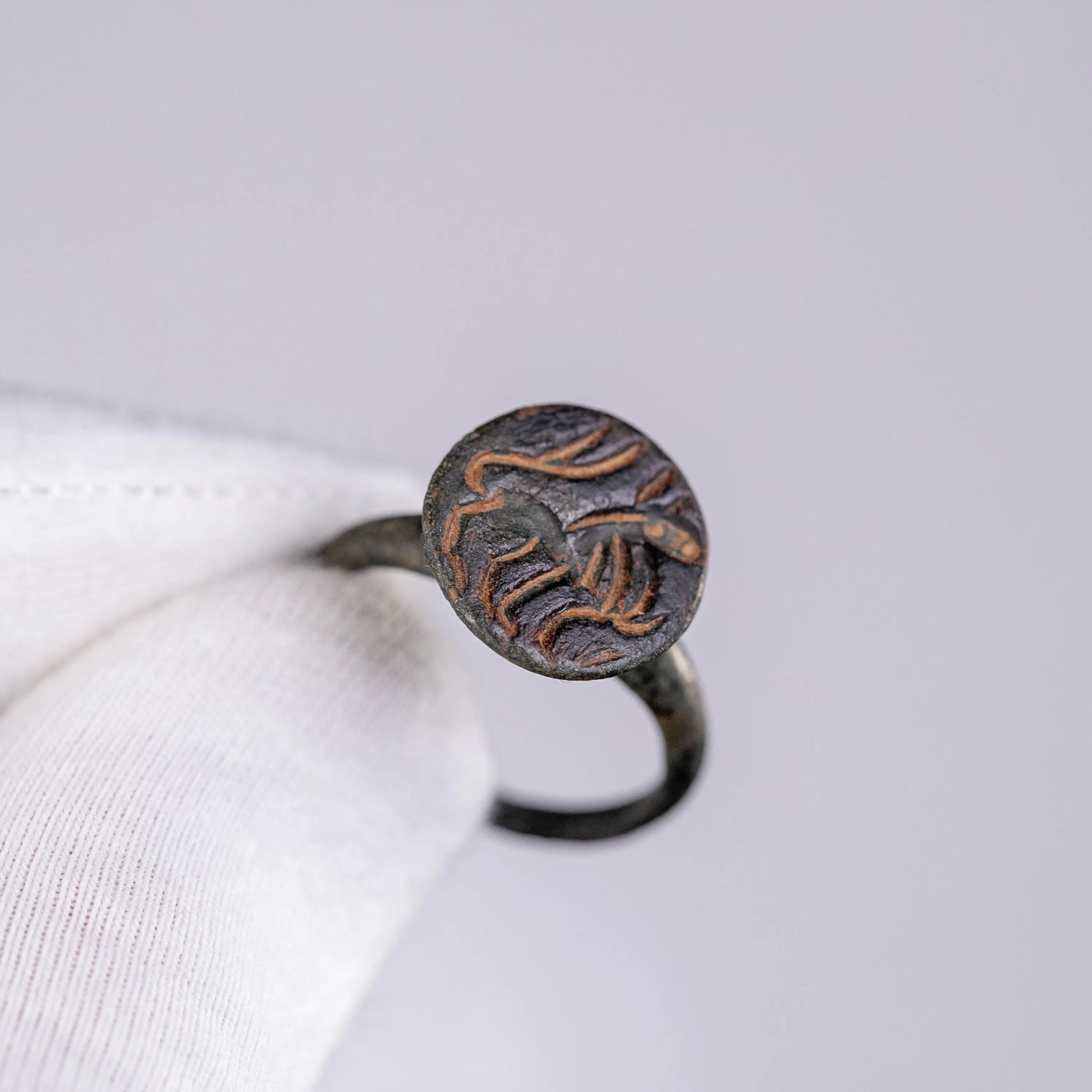 “Leo Fortis” – Roman Bronze Ring with Lion Intaglio (1st–3rd Century AD) – EU 57 / US 8 Aurora Antiqua