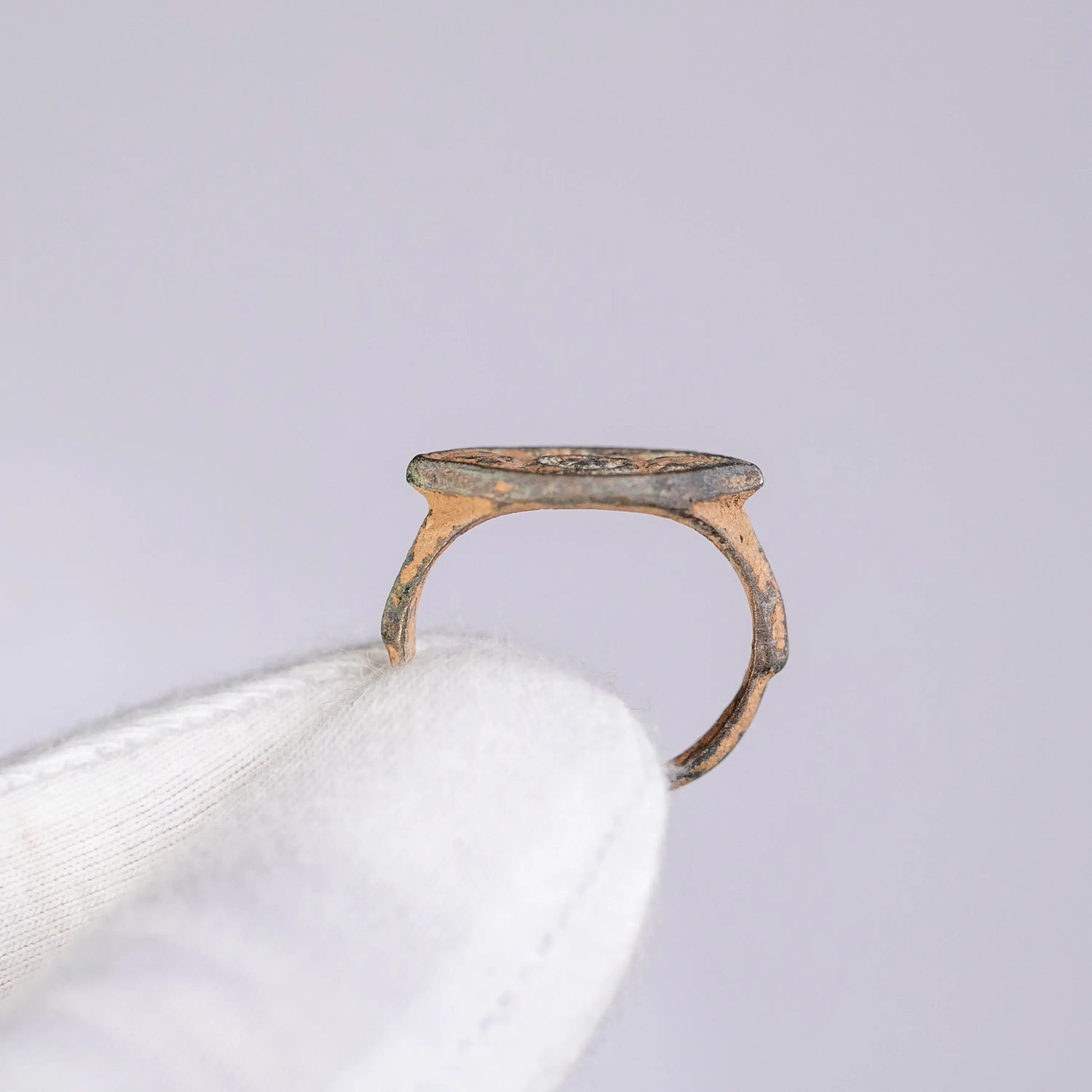 “Vitorius” – Late Roman Bronze Ring (2nd–4th Century AD) – EU 51 / US 5.5 Aurora Antiqua