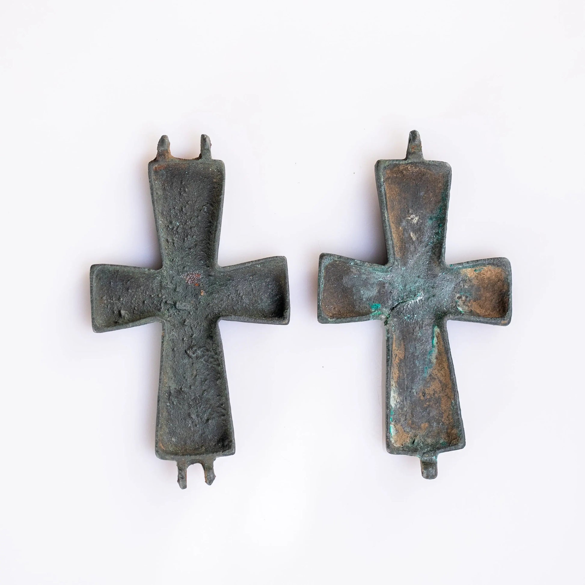 “Theotokos Orans” – Byzantine Bronze Reliquary Cross (Enkolpion) Depicting the Virgin Mary (11th–13th C. CE) AD Aurora Antiqua