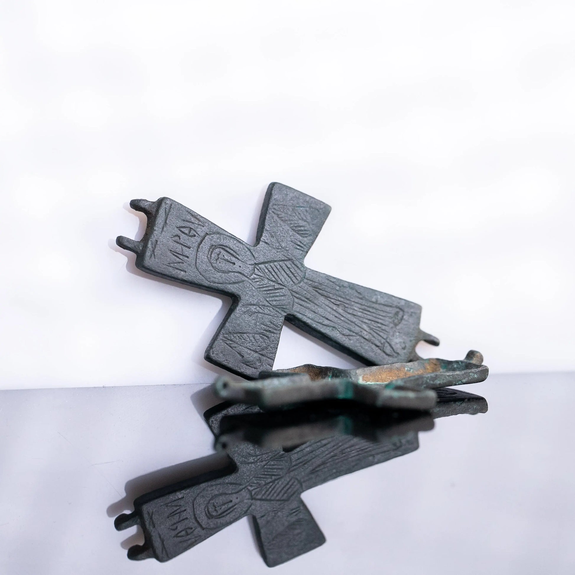 “Theotokos Orans” – Byzantine Bronze Reliquary Cross (Enkolpion) Depicting the Virgin Mary (11th–13th C. CE) AD Aurora Antiqua