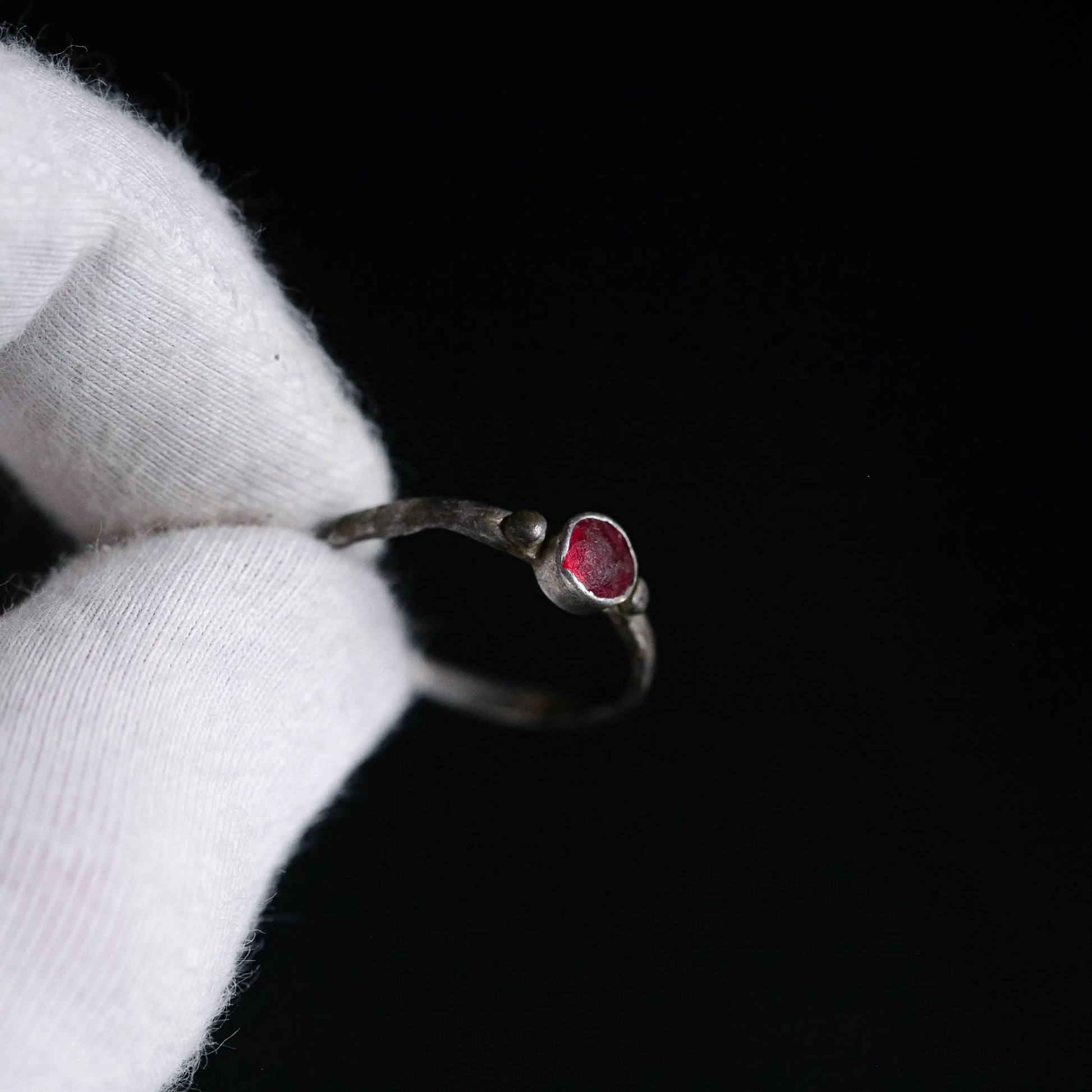 “Theodora” – Byzantine Silver Ring with Red Garnet (9th–12th Century AD) – EU 63 / US 10.5 Aurora Antiqua