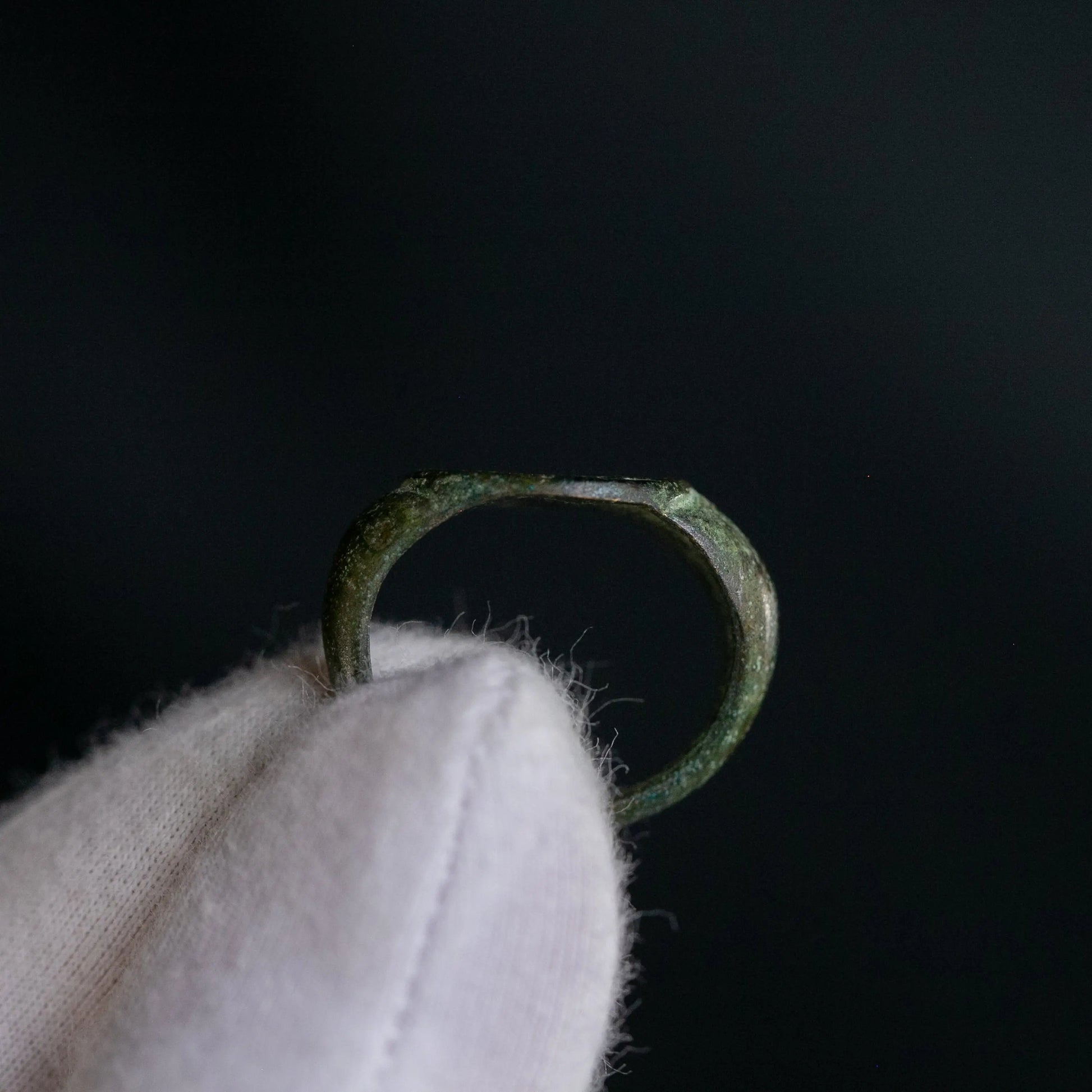“Silvanus” – Roman Bronze Signet Ring with Hunter Scene (2nd–3rd Century AD) – EU 54 / US 7.75 Aurora Antiqua