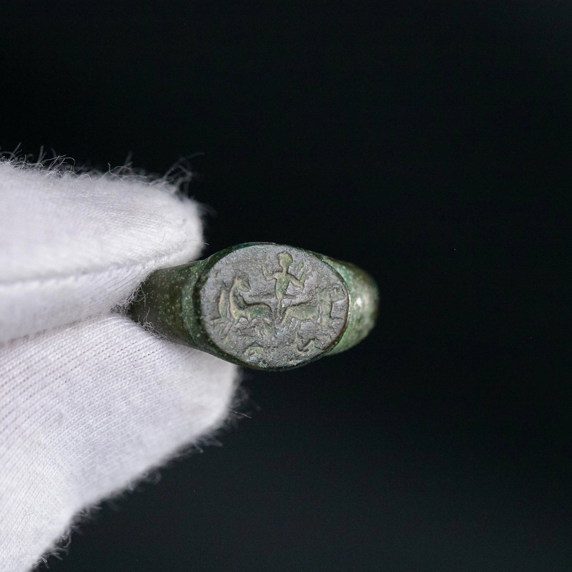 “Silvanus” – Roman Bronze Signet Ring with Hunter Scene (2nd–3rd Century AD) – EU 54 / US 7.75 Aurora Antiqua
