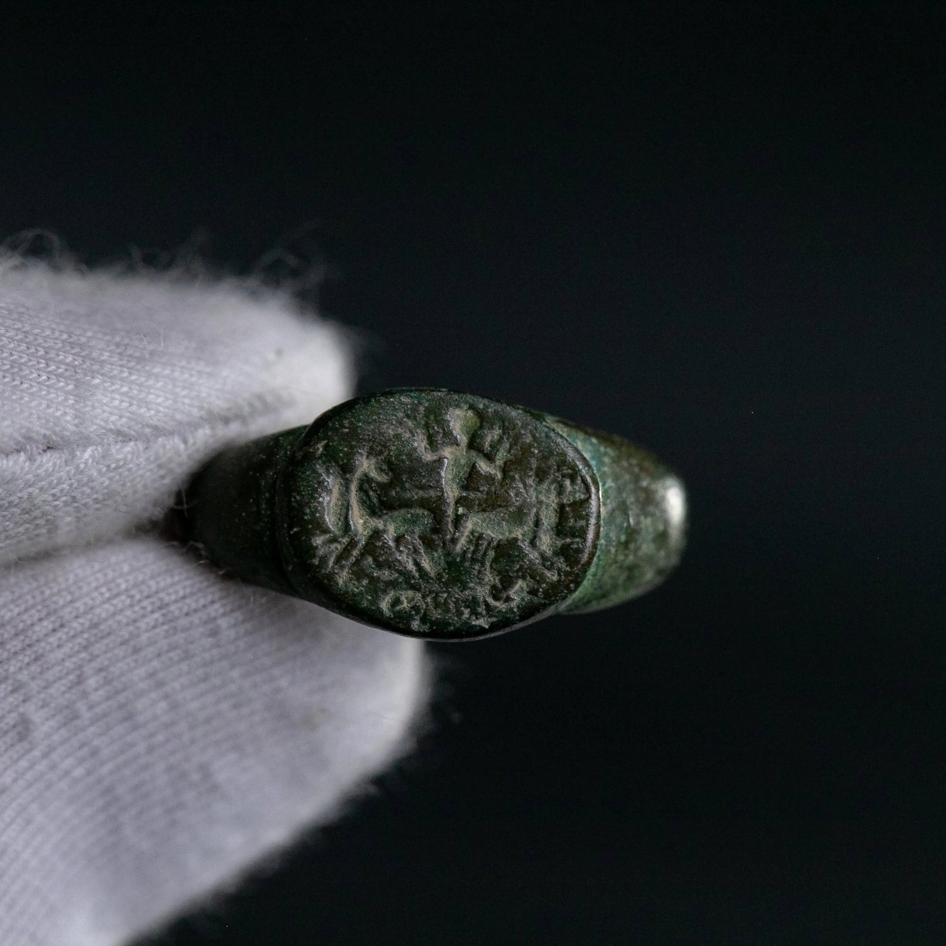 “Silvanus” – Roman Bronze Signet Ring with Hunter Scene (2nd–3rd Century AD) – EU 54 / US 7.75 Aurora Antiqua