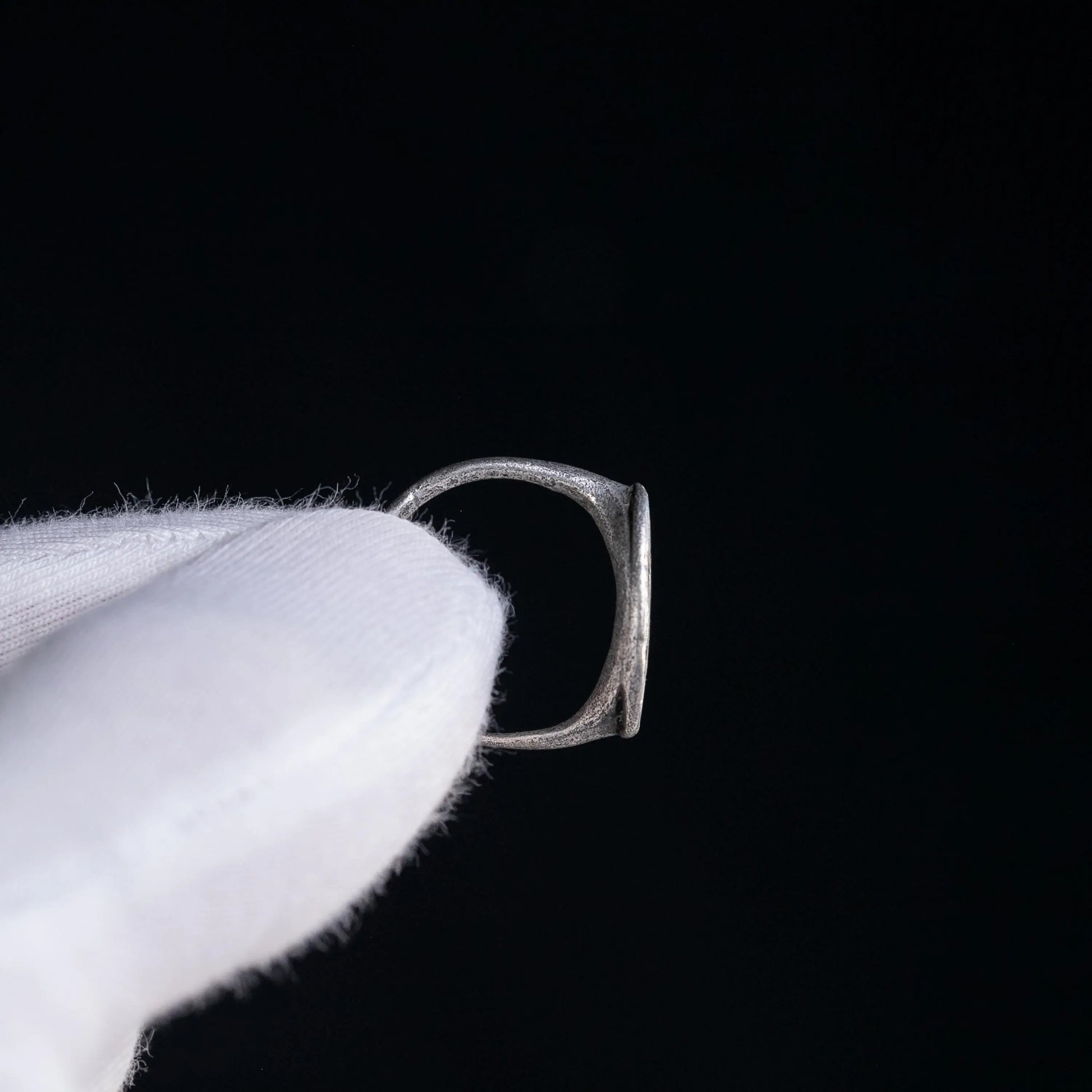 'Diana' - Roman Silver Ring (1st-3rd BCE/CE) EU 54 / US 7 Aurora Antiqua