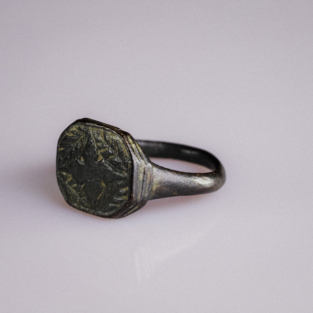 Early Medieval Bronze Signet Ring with Cross Motif – “Corvin” (8th–11th century AD) – EU 57 / US 8