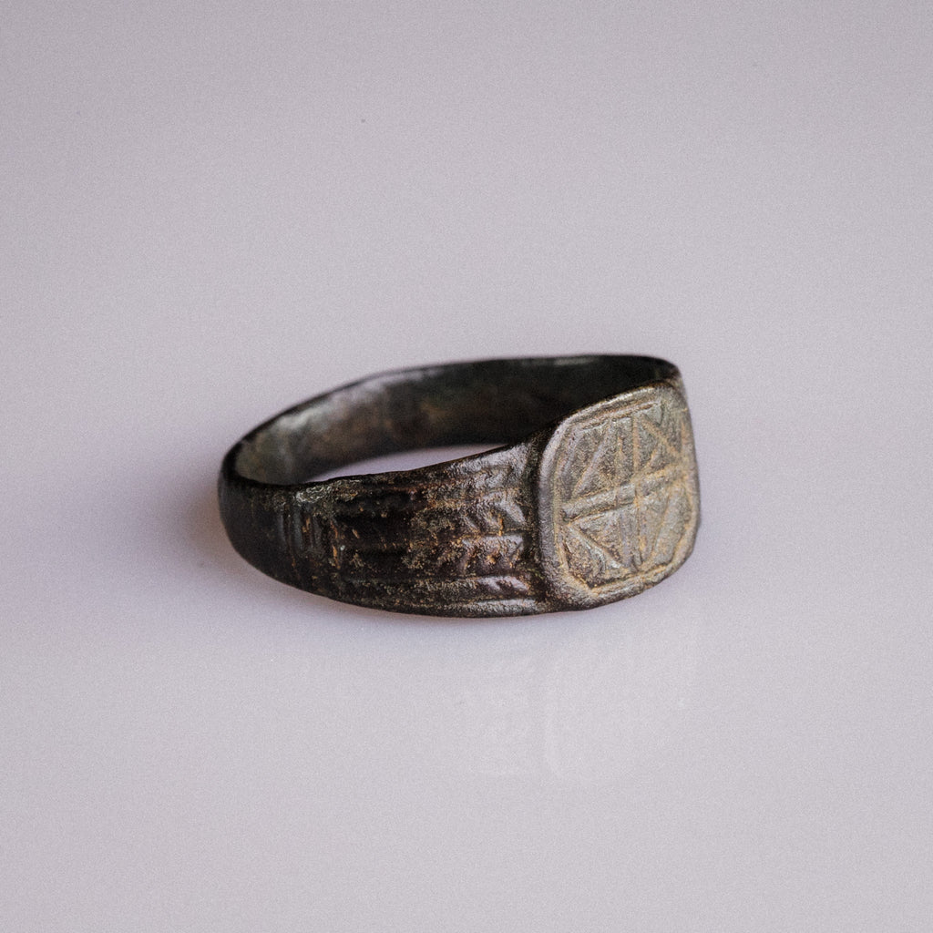 Medieval Bronze Signet Ring with Geometric Cross – “Eadric” (13th–15th century AD) – EU 61 / US 9.75