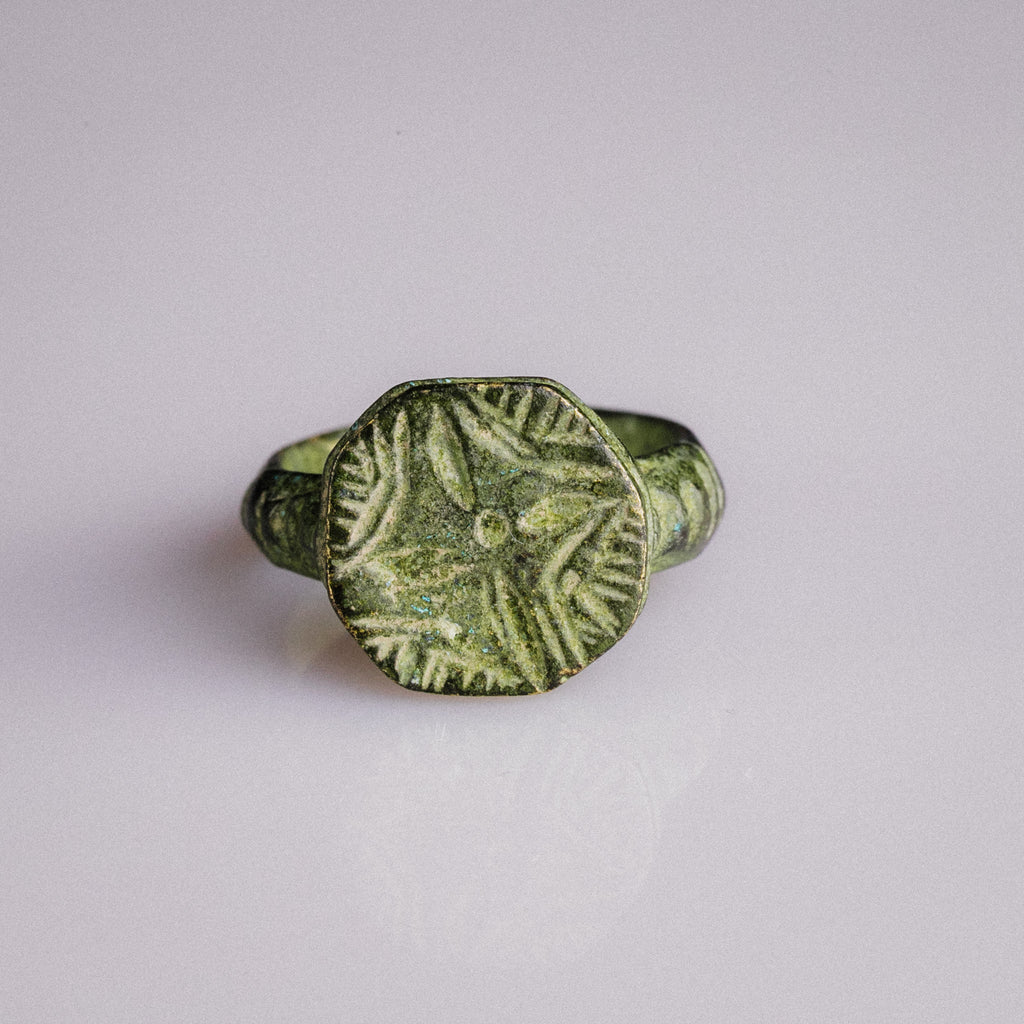 Medieval Signet Ring with Quatrefoil – “Wolfram” (13th–15th century AD) – EU 50 / US 5.25