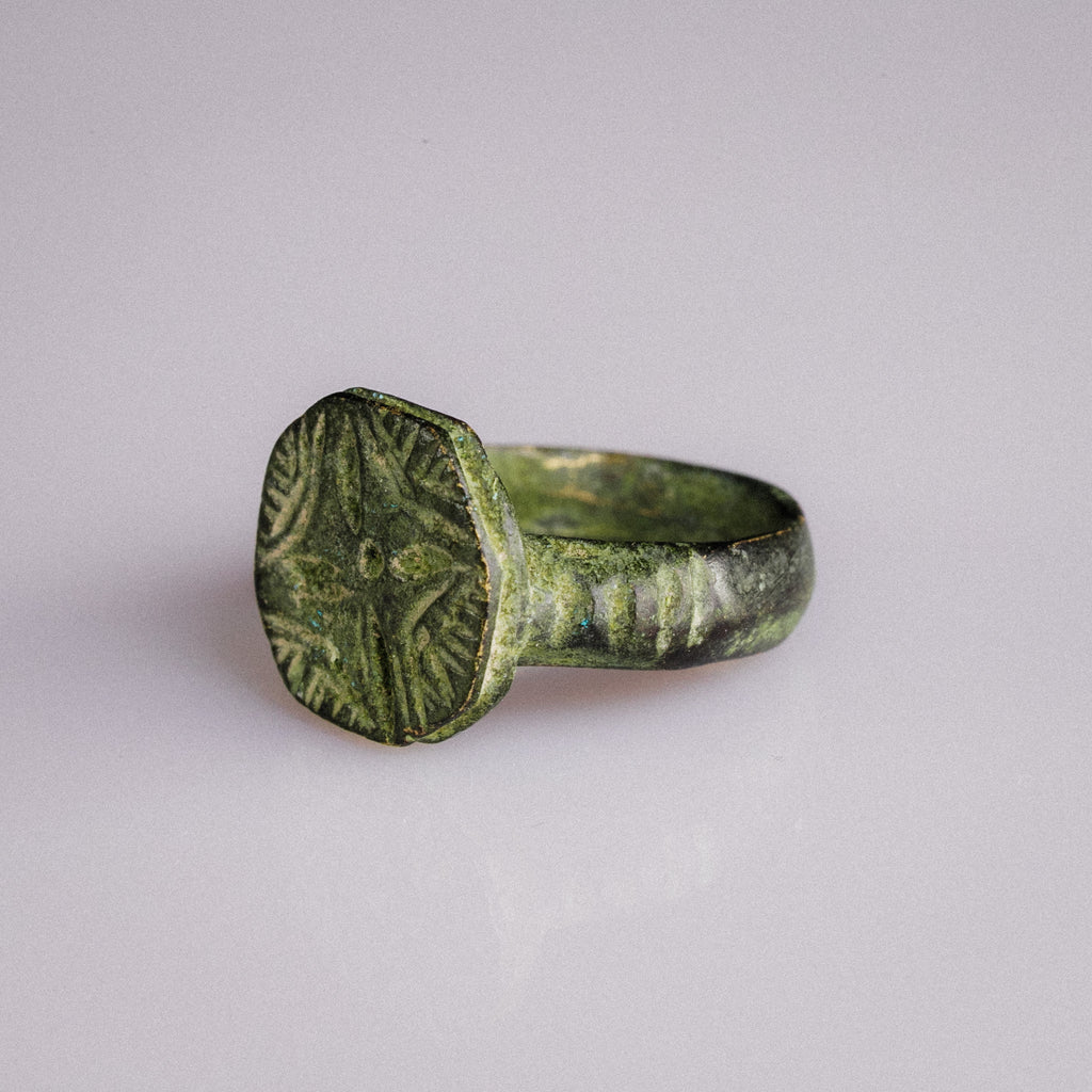 Medieval Signet Ring with Quatrefoil – “Wolfram” (13th–15th century AD) – EU 50 / US 5.25