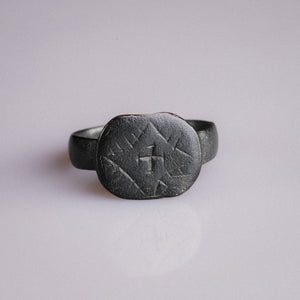 Medieval Bronze Signet Ring with Latin Cross Device – “Vigil” (11th–15th century AD) – EU 60 / US 9.25