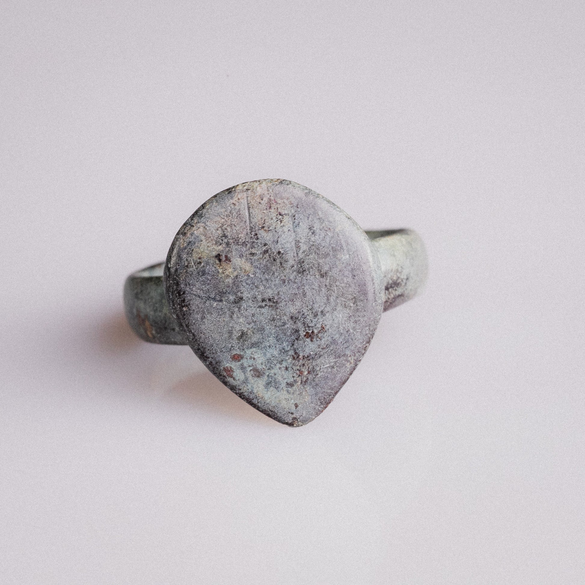 Medieval Bronze Signet Ring with Shield Bezel – “Scutum” (12th–14th century AD) – EU 57 / US 8