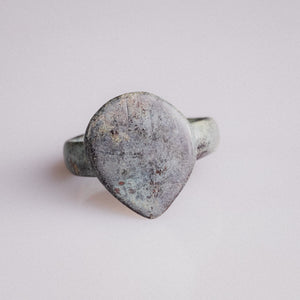 Medieval Bronze Signet Ring with Shield Bezel – “Scutum” (12th–14th century AD) – EU 57 / US 8