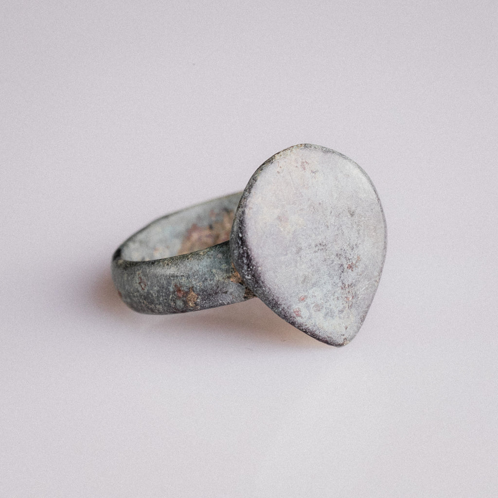 Medieval Bronze Signet Ring with Shield Bezel – “Scutum” (12th–14th century AD) – EU 57 / US 8