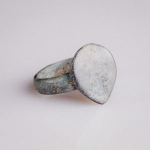 Medieval Bronze Signet Ring with Shield Bezel – “Scutum” (12th–14th century AD) – EU 57 / US 8