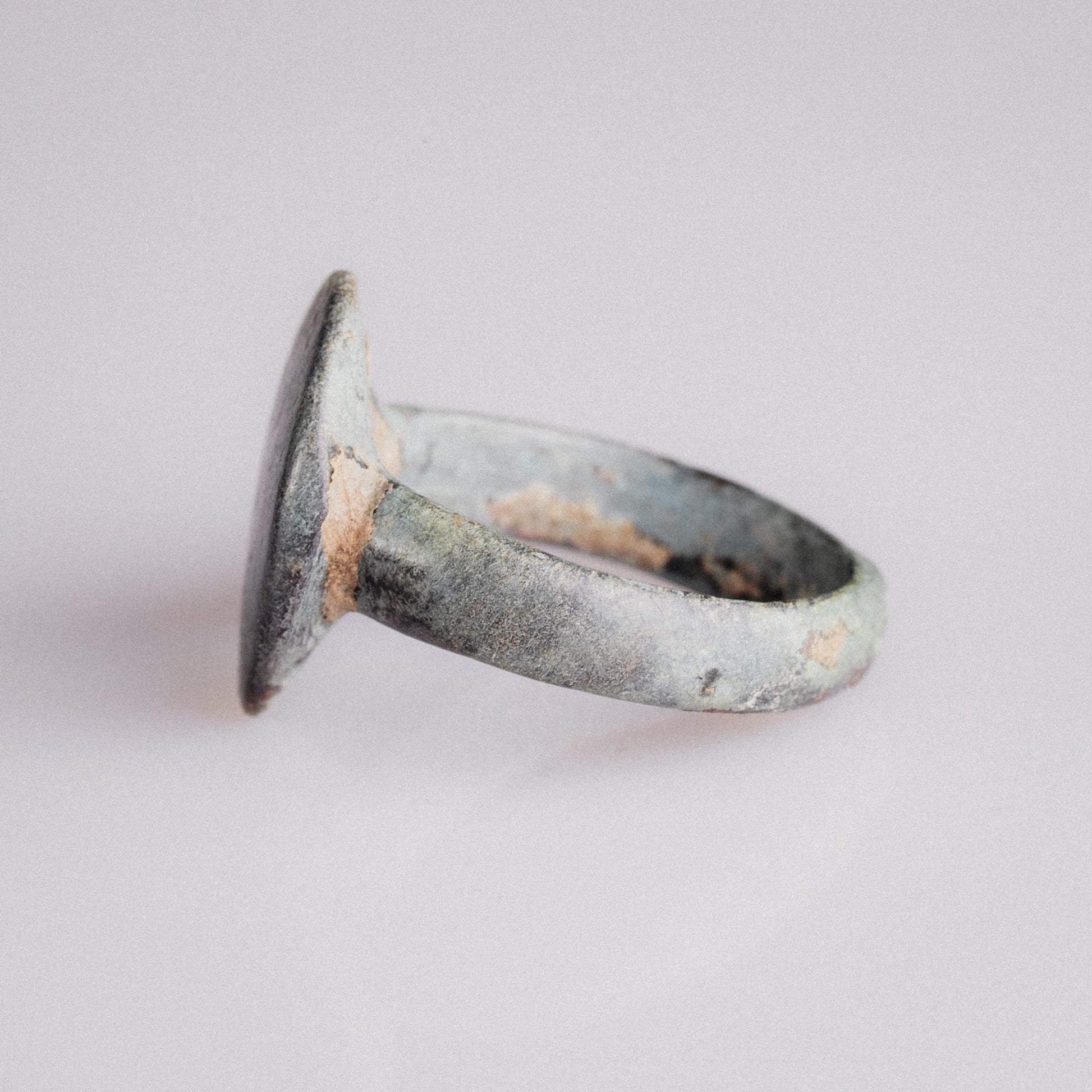 Medieval Bronze Signet Ring with Shield Bezel – “Scutum” (12th–14th century AD) – EU 57 / US 8