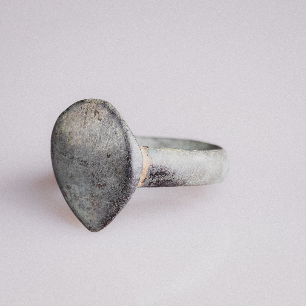 Medieval Bronze Signet Ring with Shield Bezel – “Scutum” (12th–14th century AD) – EU 57 / US 8