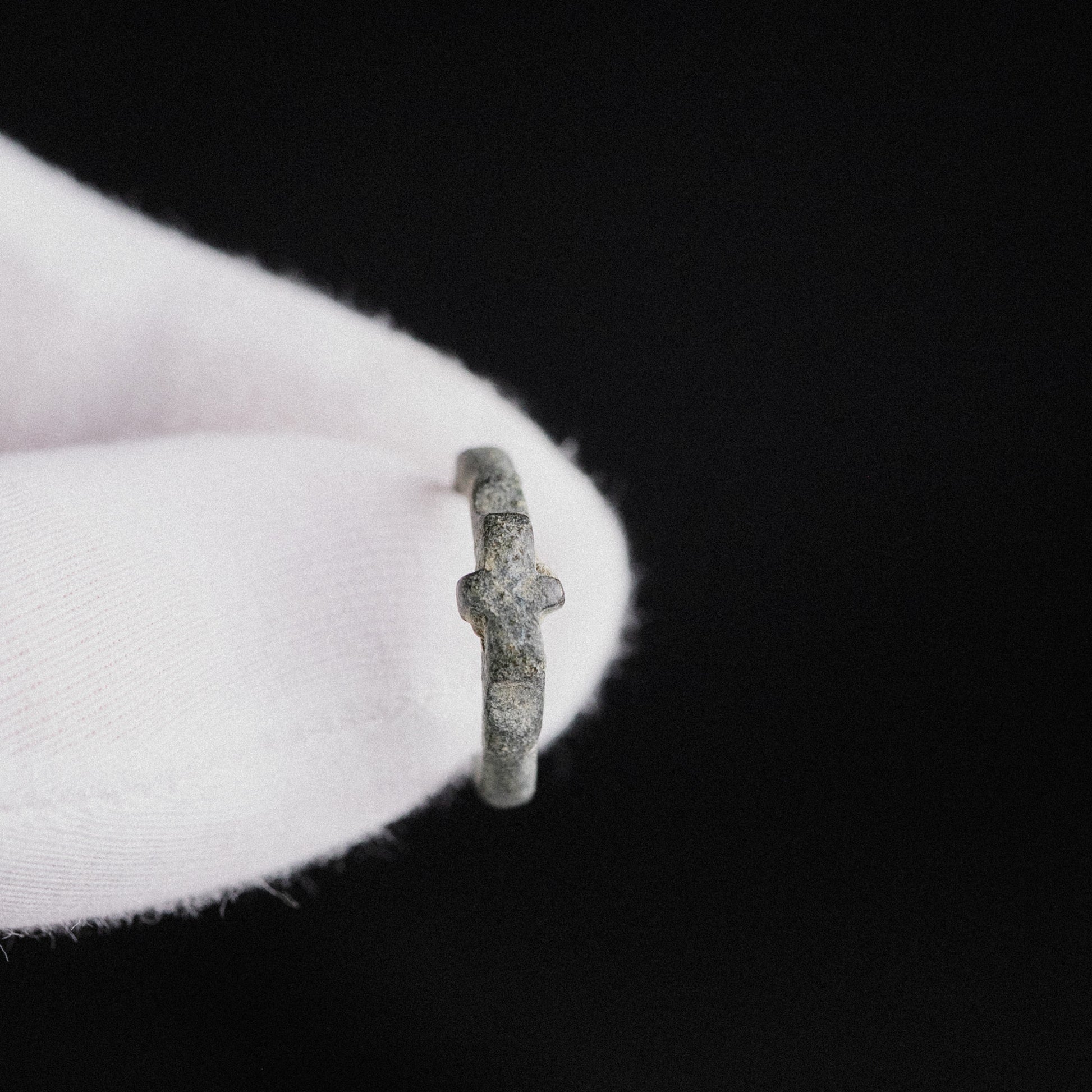 Medieval Bronze Ring with Raised Cross – “Fidelis” (12th–16th century AD) – EU 49 / US 5