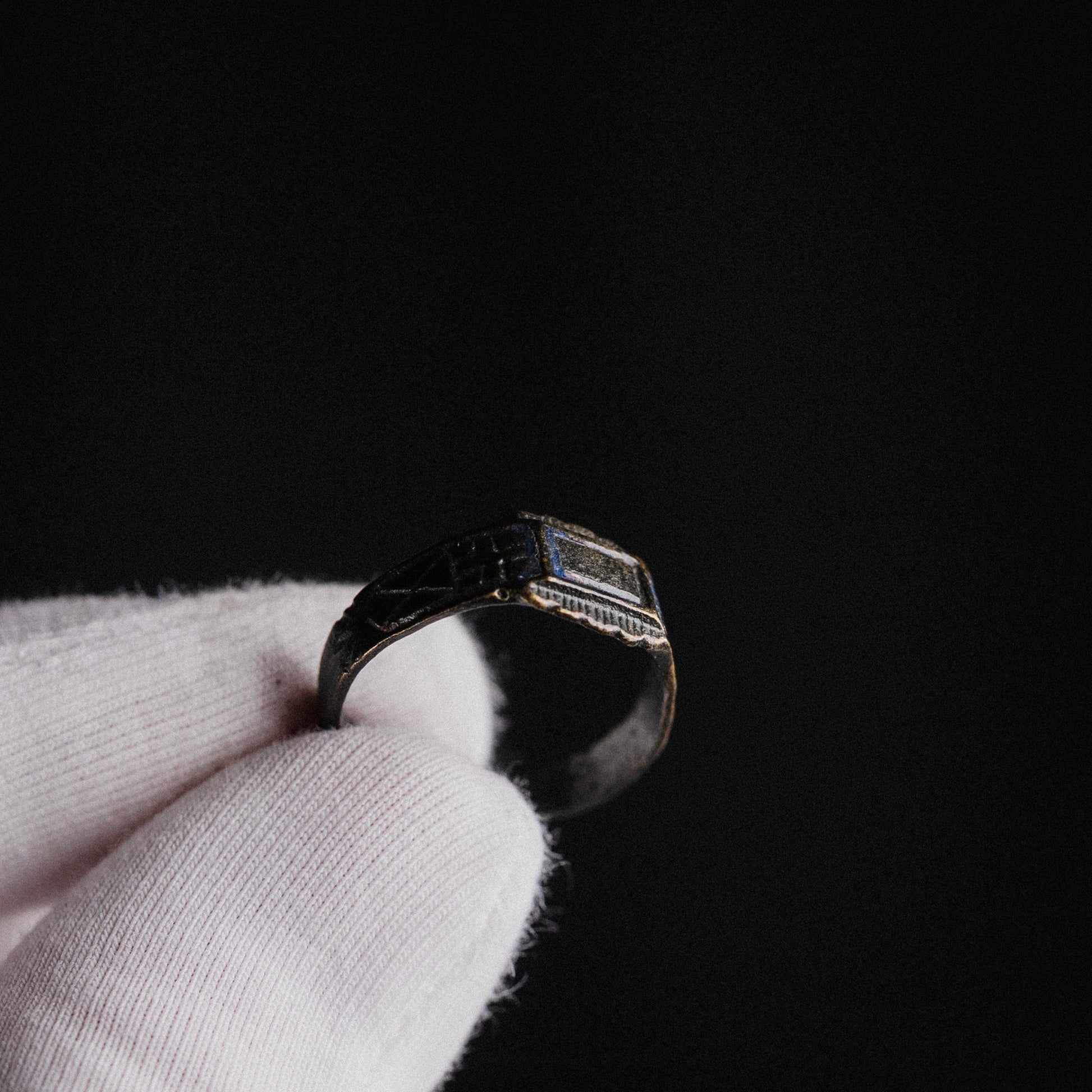 Post Medieval Devotional Ring with Enamelled Cross – “Peregrinus” (17th–18th century AD) – EU 61 / US 9.75