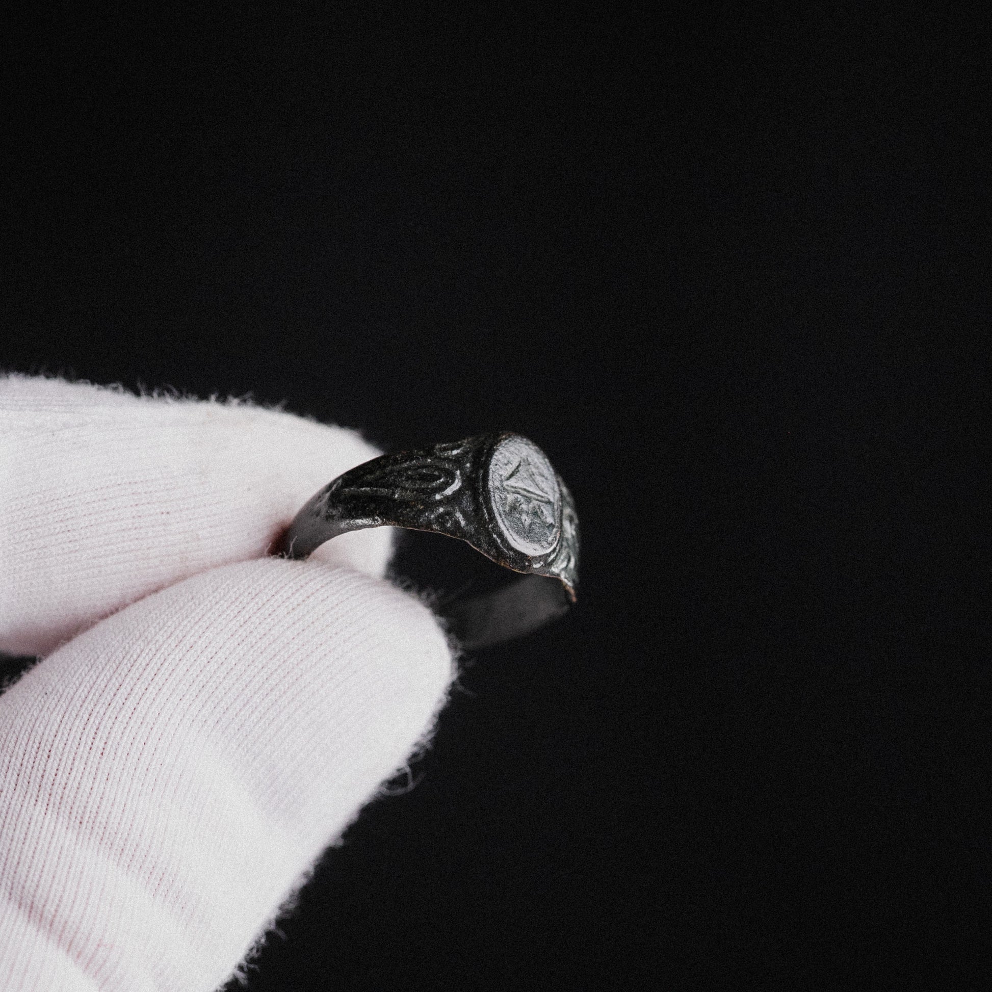 Post Medieval Ring with Merchant Mark – “Sigillum” (16th–17th century AD) – EU 57 / US 8