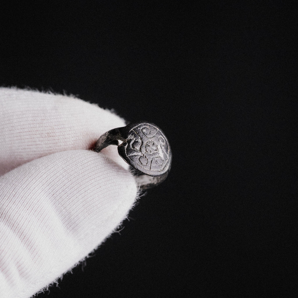 Medieval Bronze Ring – “Rotarius” (12th–14th century AD) – EU 47 / US 4.25