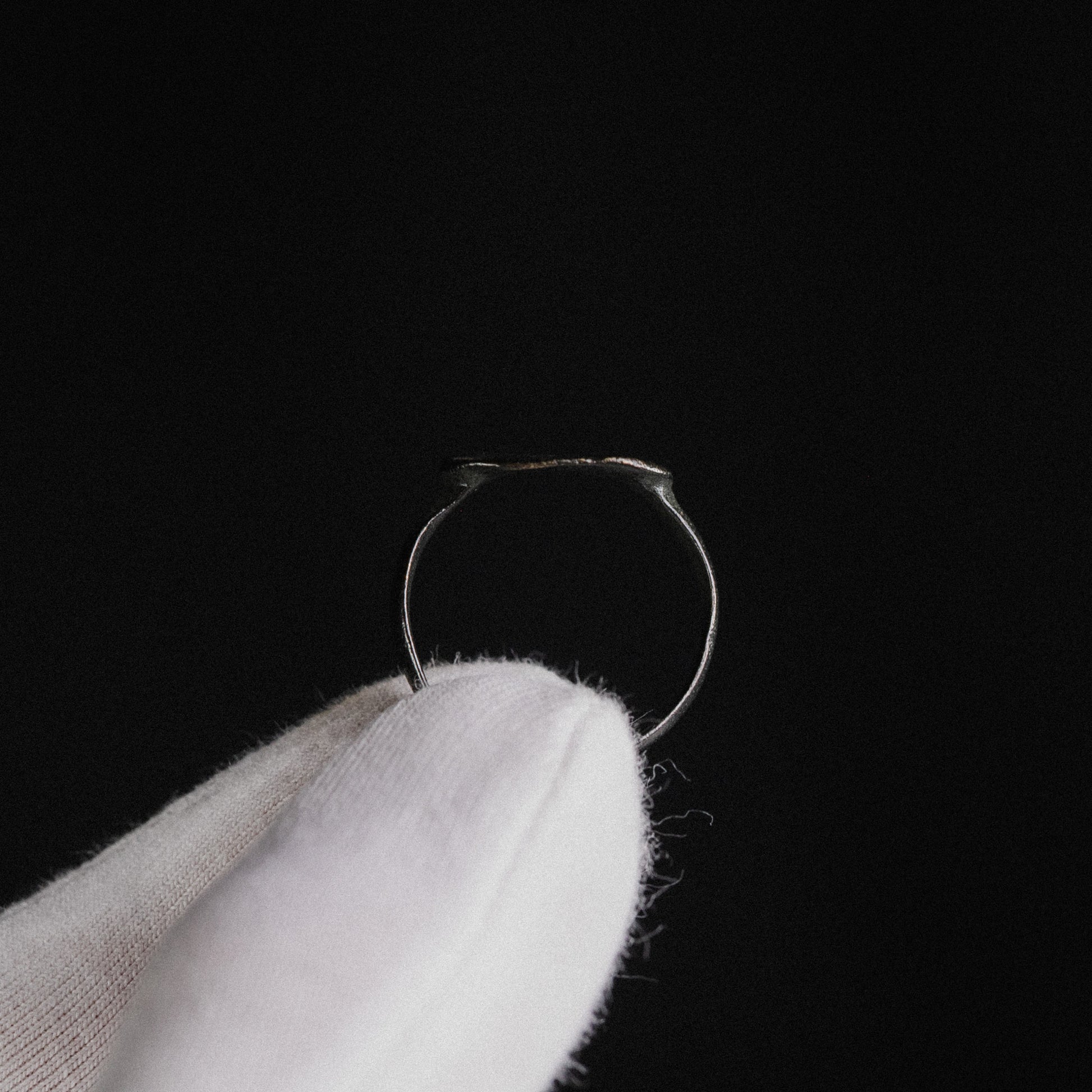 Medieval Bronze Signet Ring with Latin Cross Device – “Vigil” (11th–15th century AD) – EU 60 / US 9.25