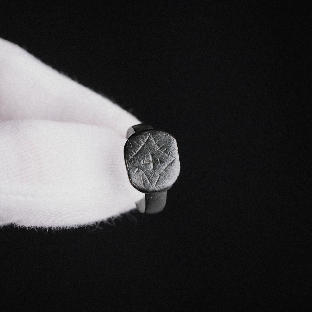 Medieval Bronze Signet Ring with Latin Cross Device – “Vigil” (11th–15th century AD) – EU 60 / US 9.25