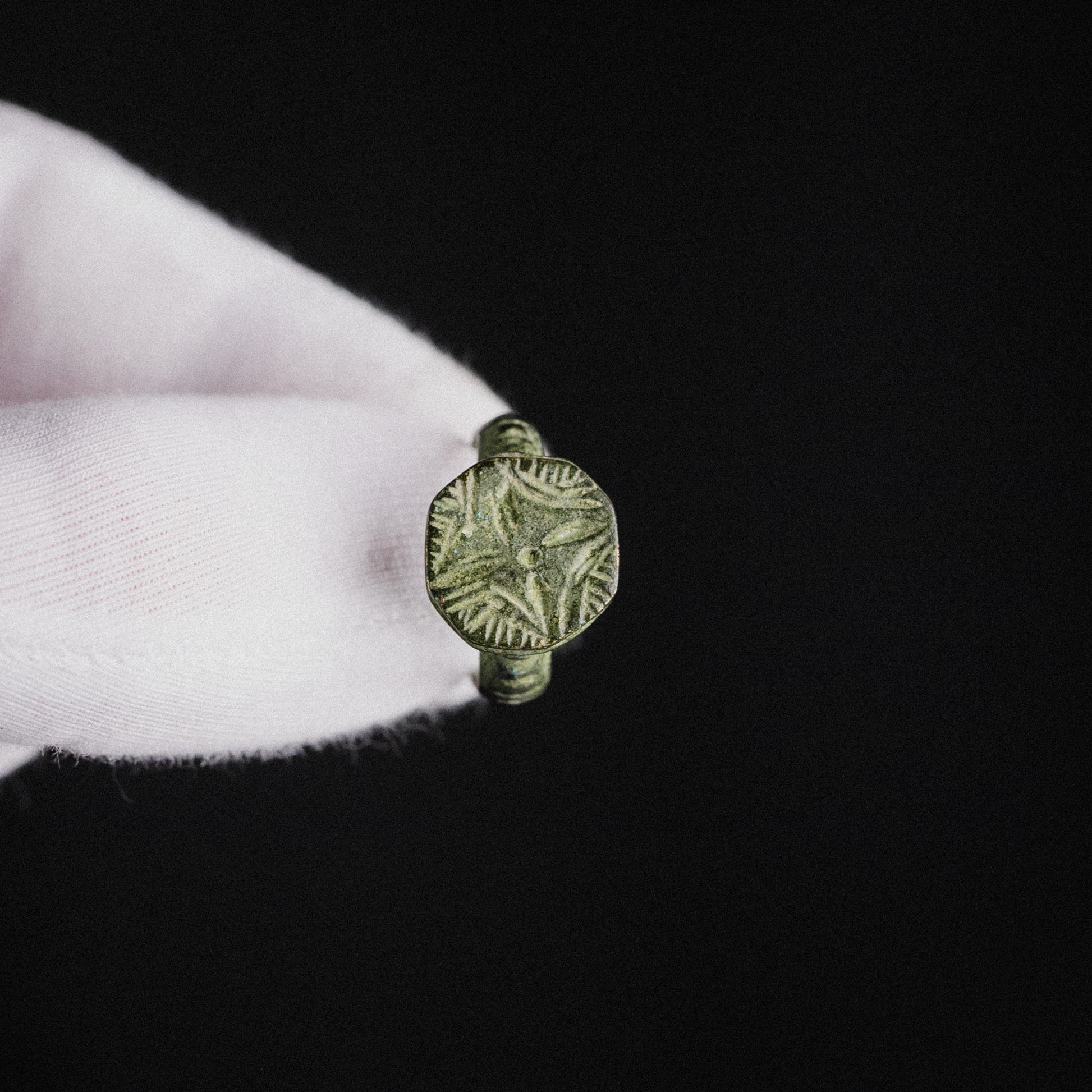 Medieval Signet Ring with Quatrefoil – “Wolfram” (13th–15th century AD) – EU 50 / US 5.25