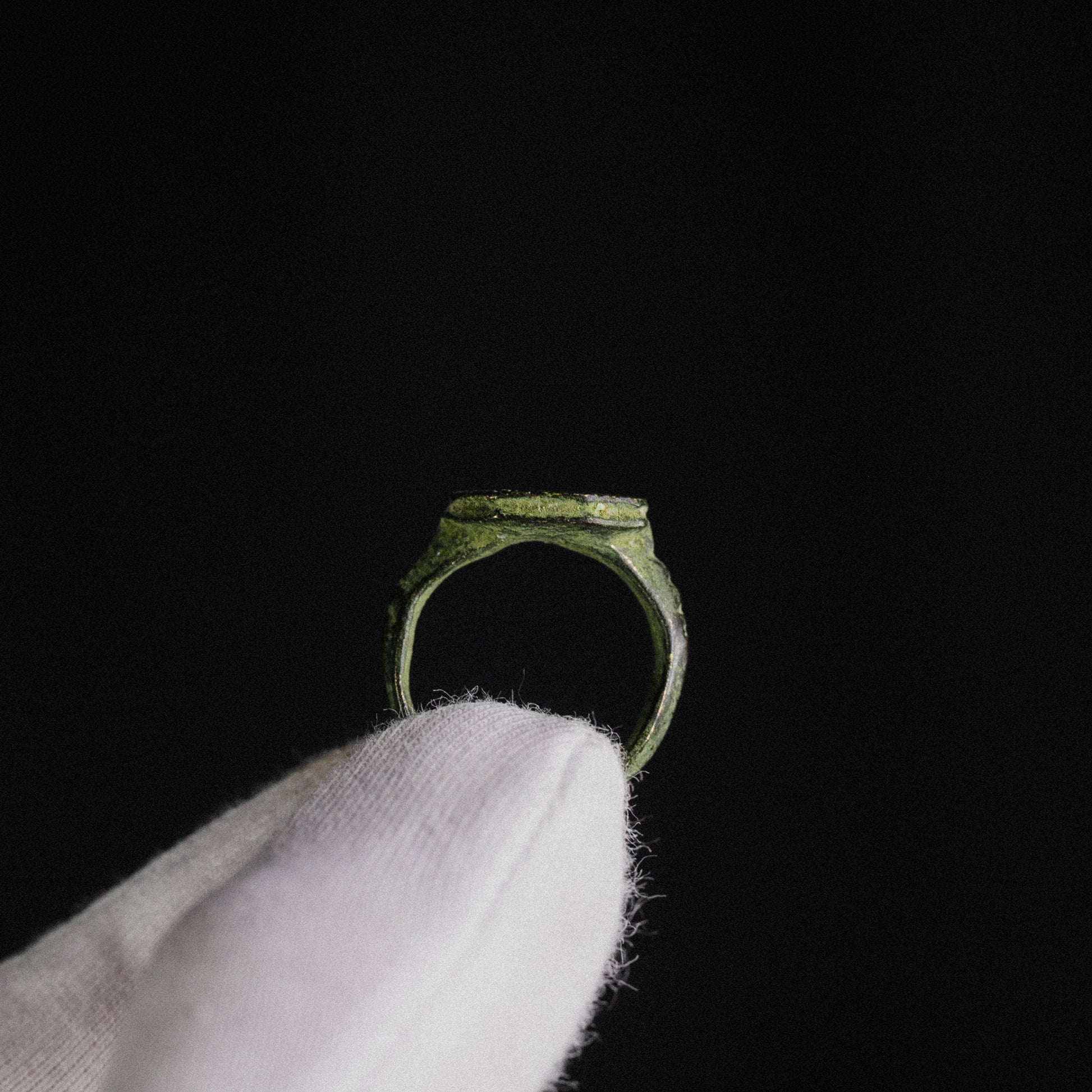 Medieval Signet Ring with Quatrefoil – “Wolfram” (13th–15th century AD) – EU 50 / US 5.25