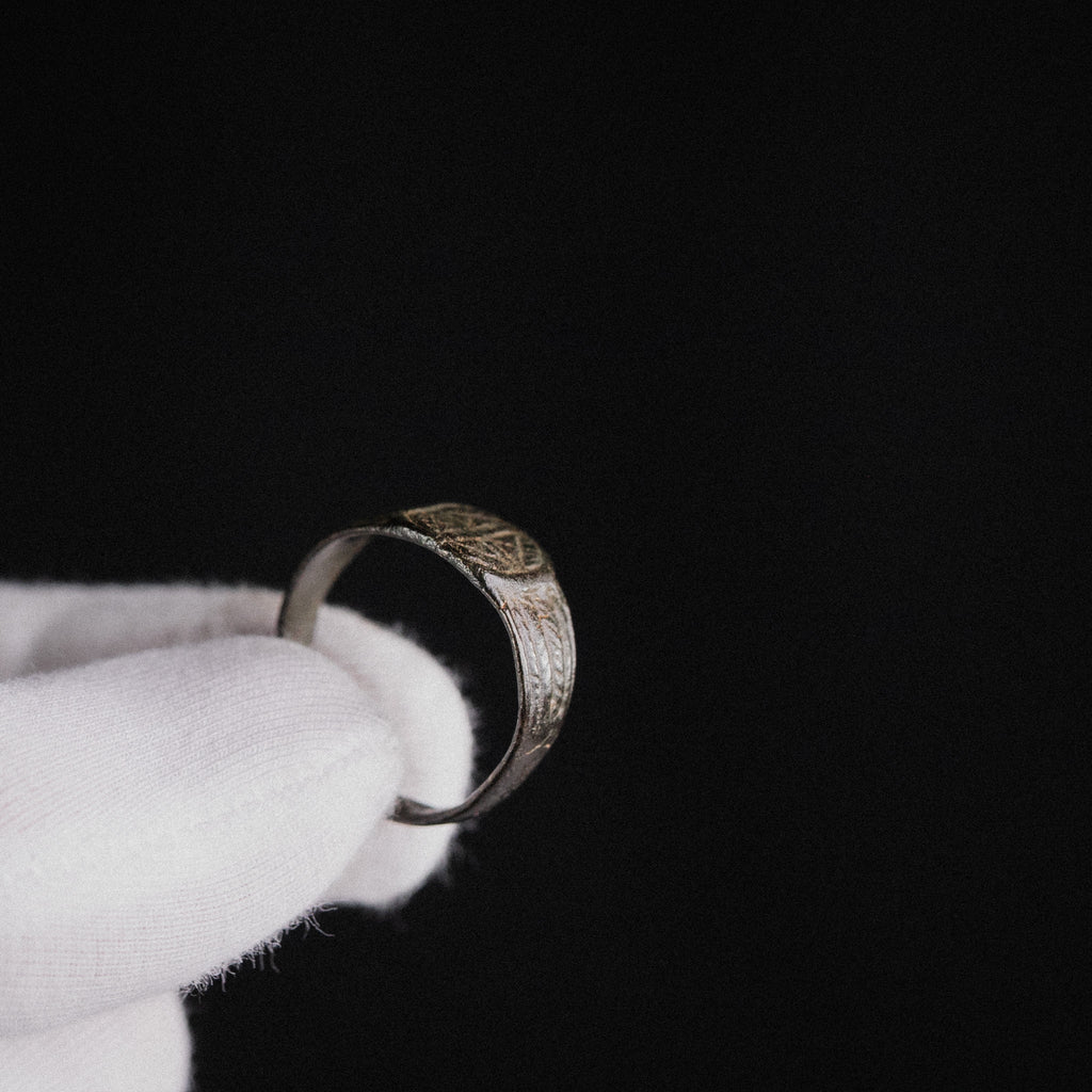 Medieval Bronze Signet Ring with Geometric Cross – “Eadric” (13th–15th century AD) – EU 61 / US 9.75