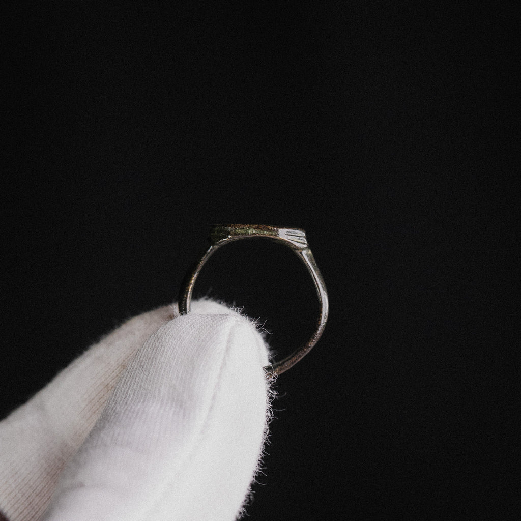 Early Medieval Bronze Signet Ring with Cross Motif – “Corvin” (8th–11th century AD) – EU 57 / US 8