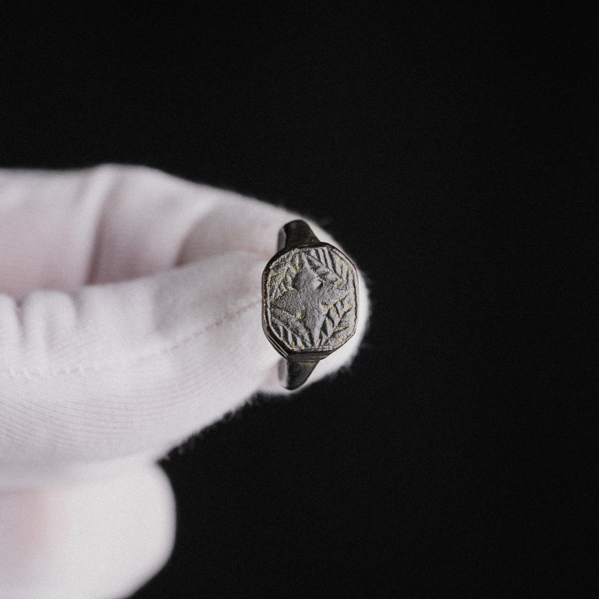 Medieval Bronze Signet Ring 'Corvin' (8th-11th c. AD) EU 57/US 8