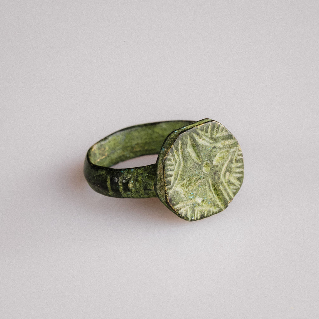 Medieval Signet Ring with Quatrefoil – “Wolfram” (13th–15th century AD) – EU 50 / US 5.25