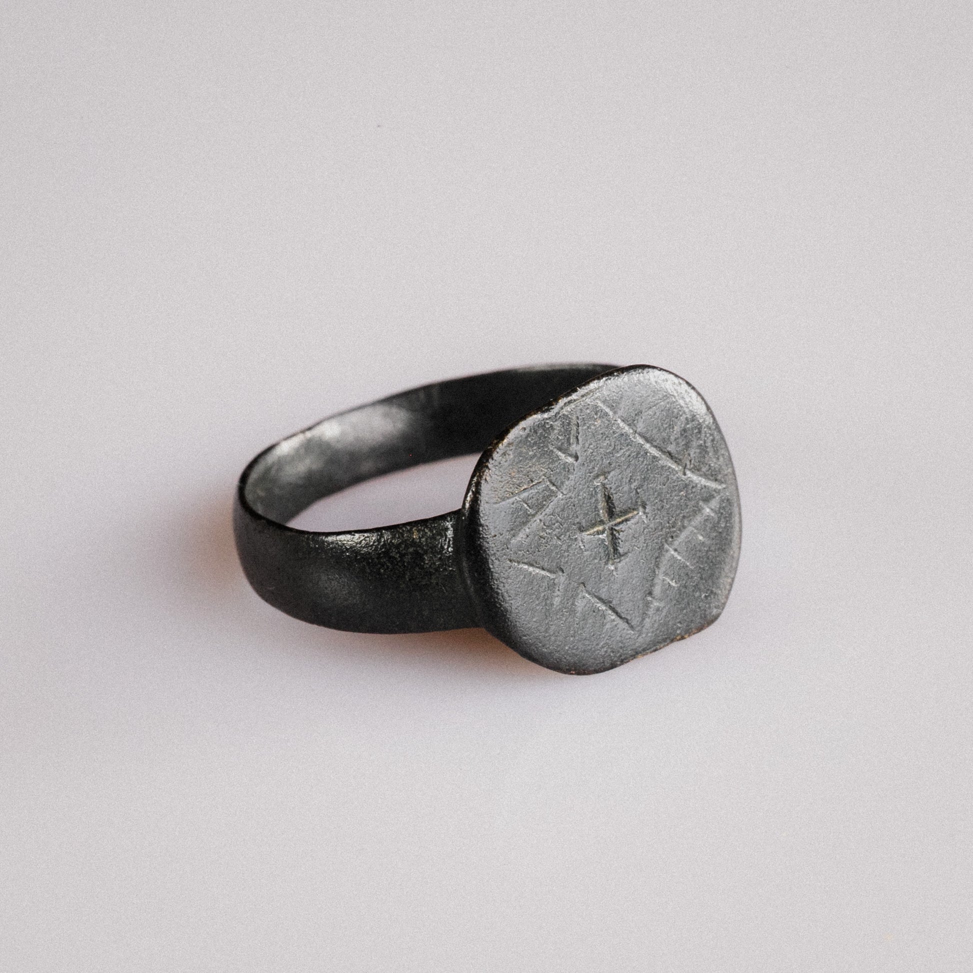 Medieval Bronze Signet Ring with Latin Cross Device – “Vigil” (11th–15th century AD) – EU 60 / US 9.25