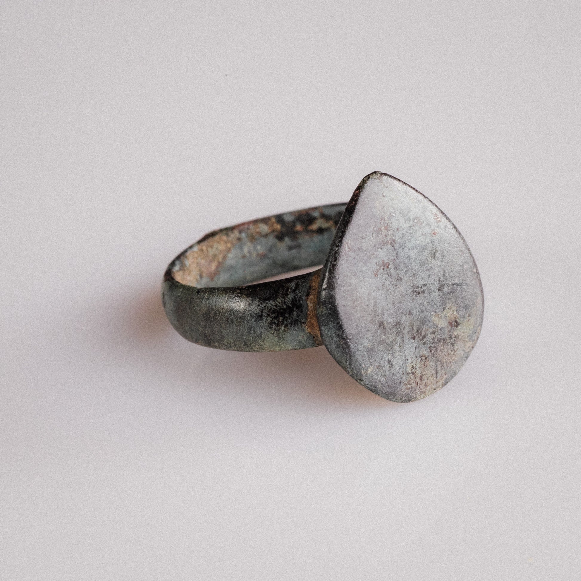 Medieval Bronze Signet Ring with Shield Bezel – “Scutum” (12th–14th century AD) – EU 57 / US 8