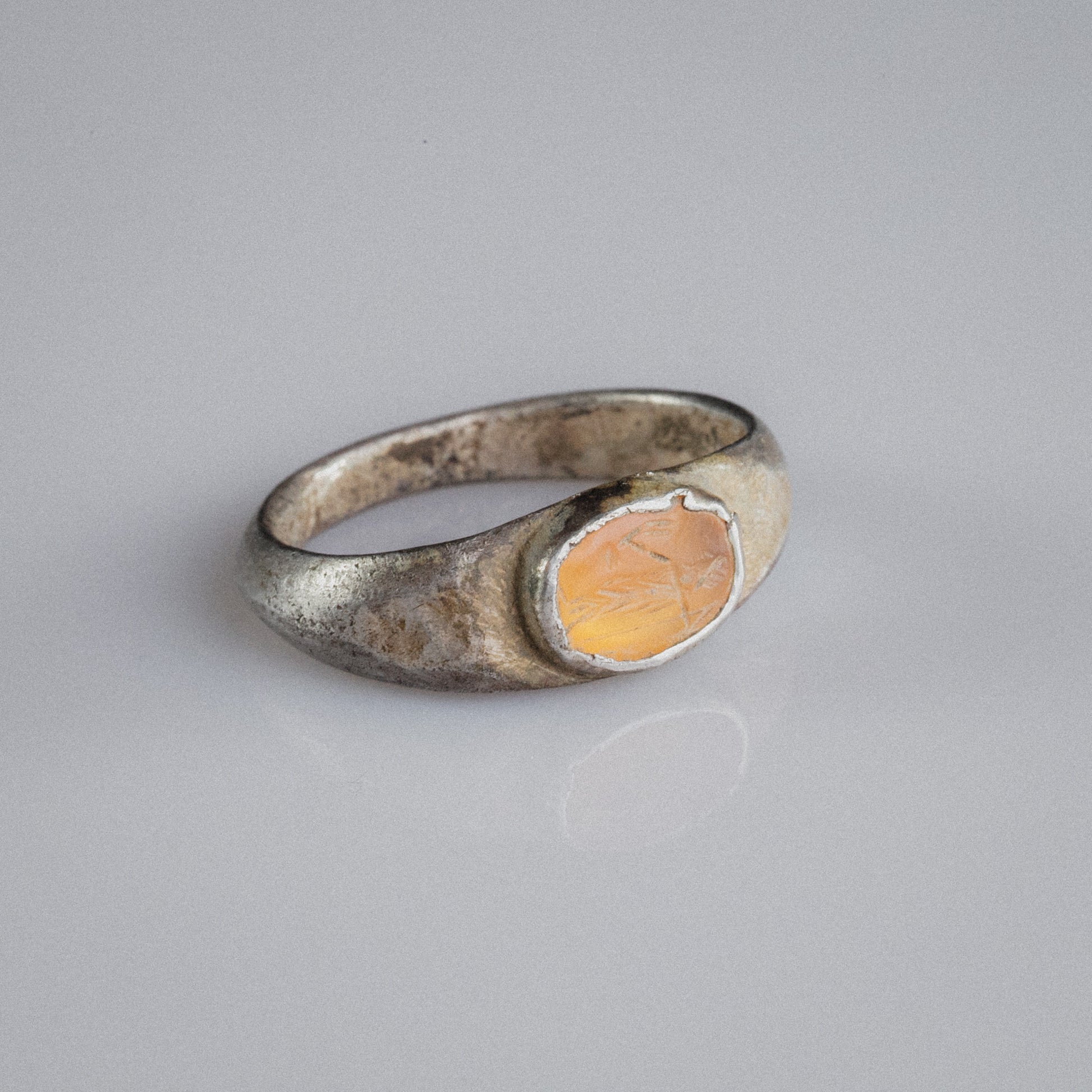 Roman Carnelian Intaglio Ring with Standing Goddess – “Victoria” (3rd–4th c. AD) – EU 60 / US 9.5