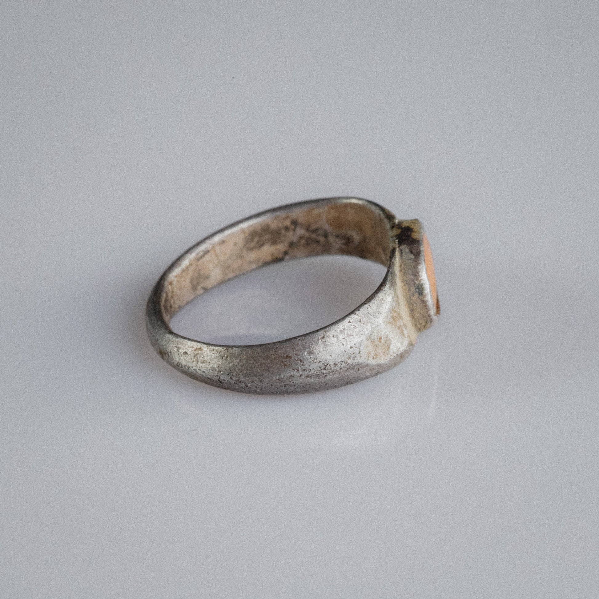 Roman Carnelian Intaglio Ring with Standing Goddess – “Victoria” (3rd–4th c. AD) – EU 60 / US 9.5