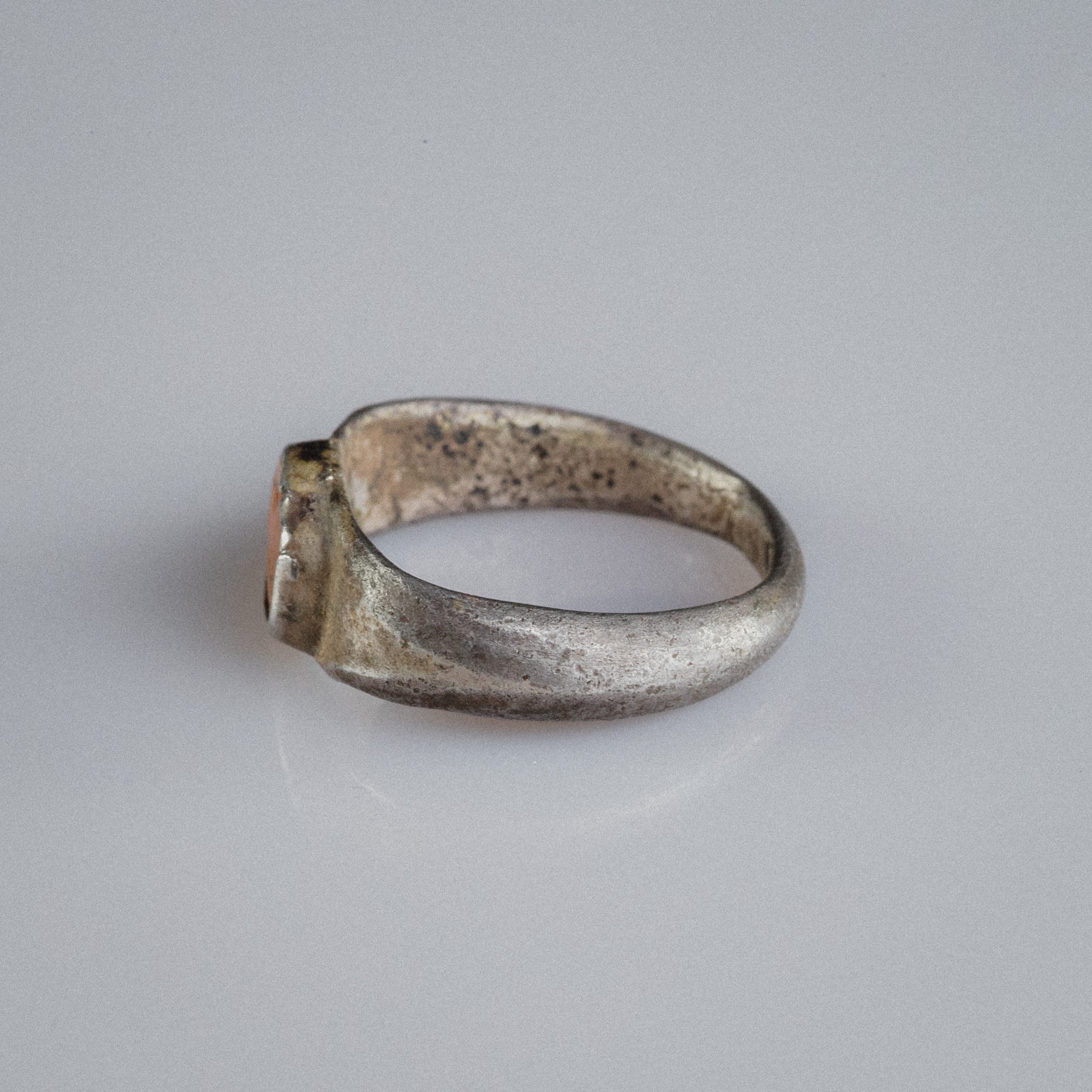 Roman Carnelian Intaglio Ring with Standing Goddess – “Victoria” (3rd–4th c. AD) – EU 60 / US 9.5