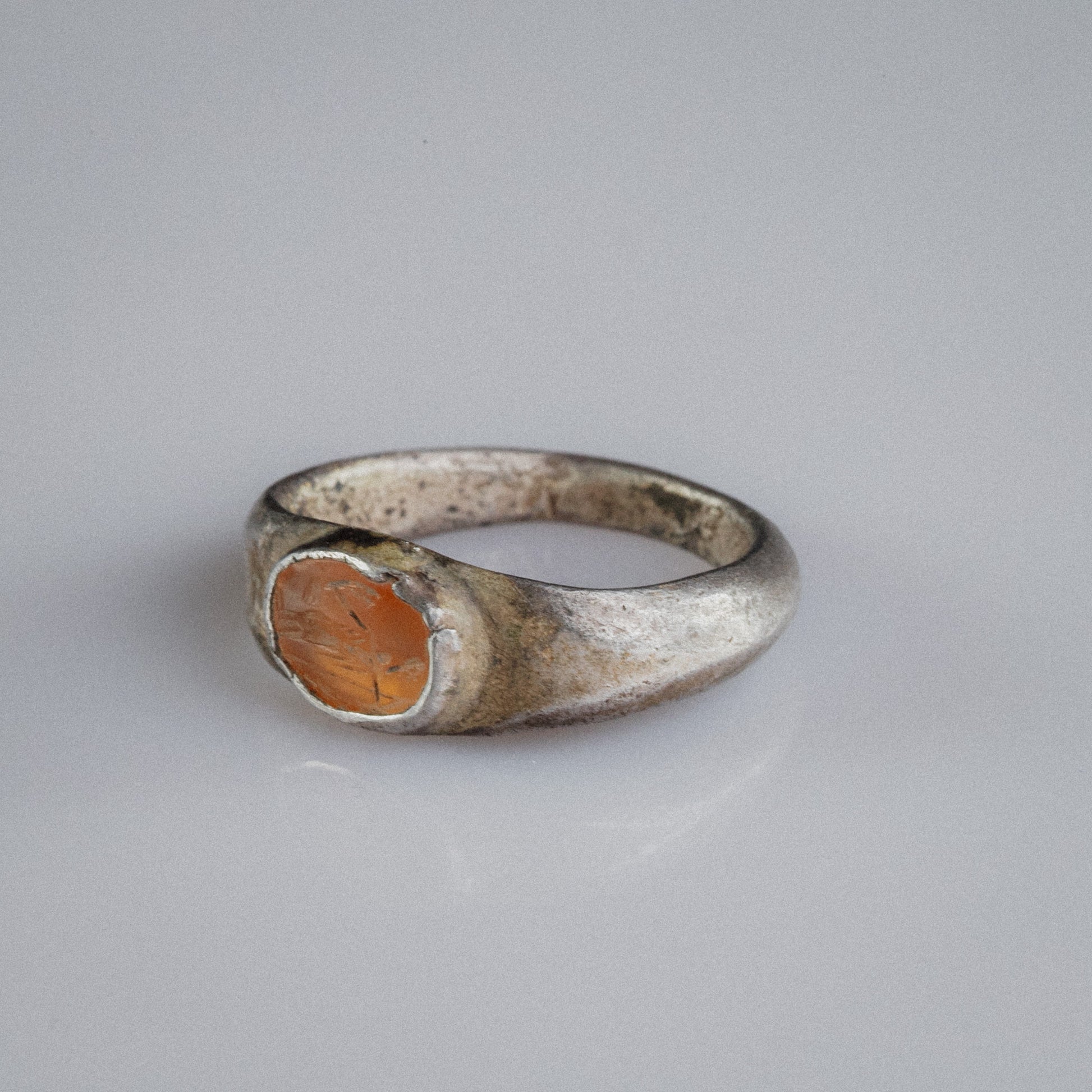 Roman Carnelian Intaglio Ring with Standing Goddess – “Victoria” (3rd–4th c. AD) – EU 60 / US 9.5