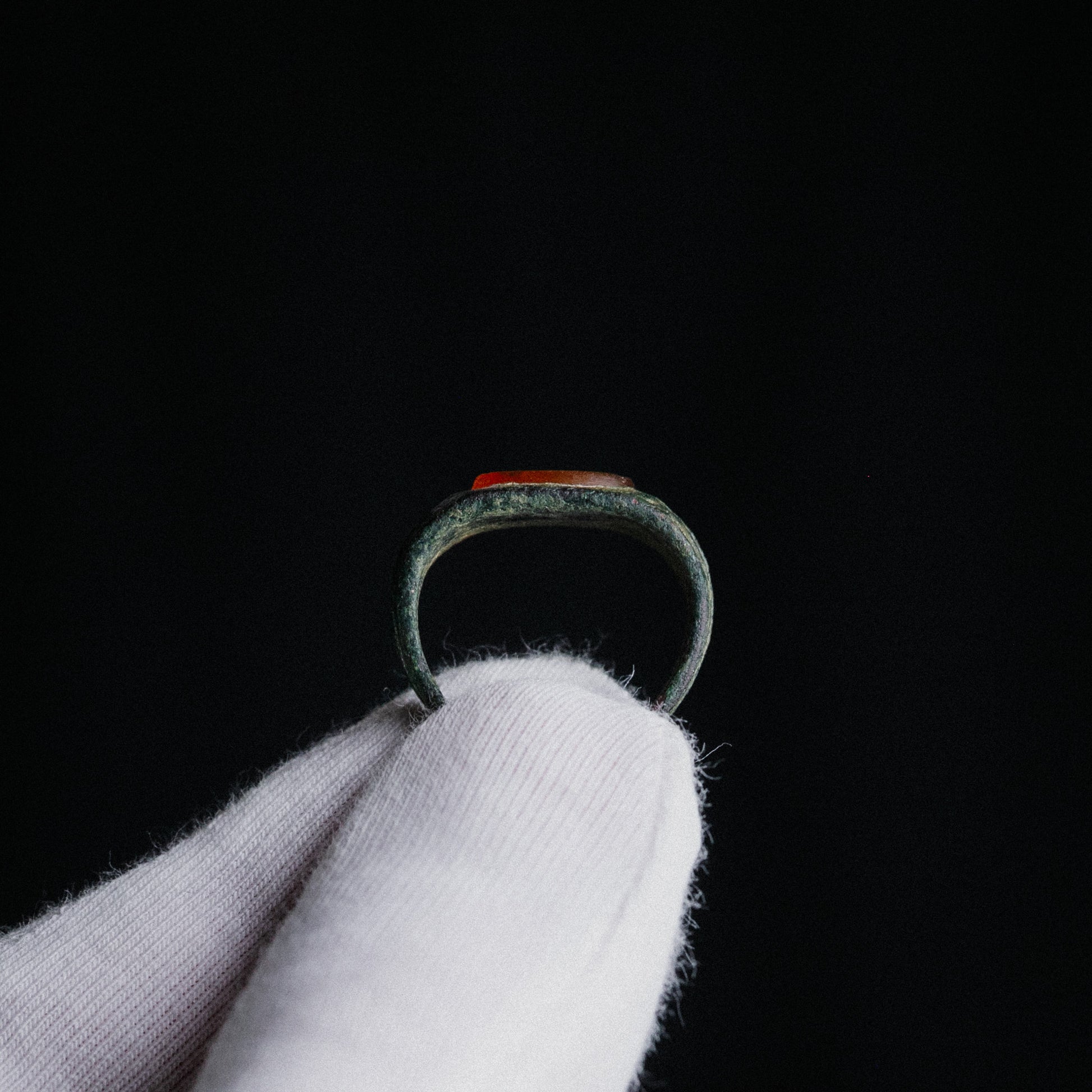Roman Bronze Ring with Carnelian Intaglio Bust – “Faustina” (2nd–3rd century AD) – EU 52 / US 6.25
