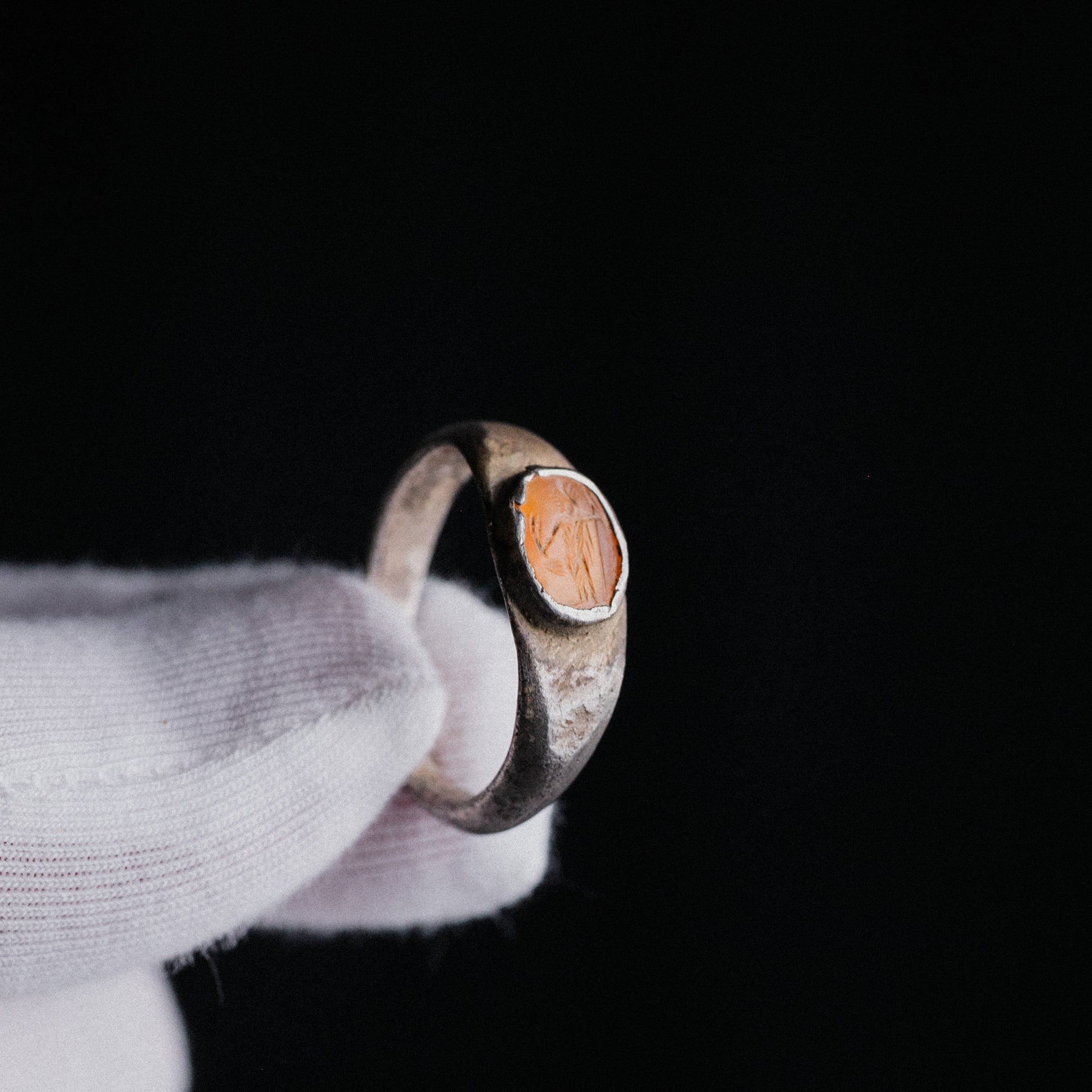Roman Carnelian Intaglio Ring with Standing Goddess – “Victoria” (3rd–4th c. AD) – EU 60 / US 9.5