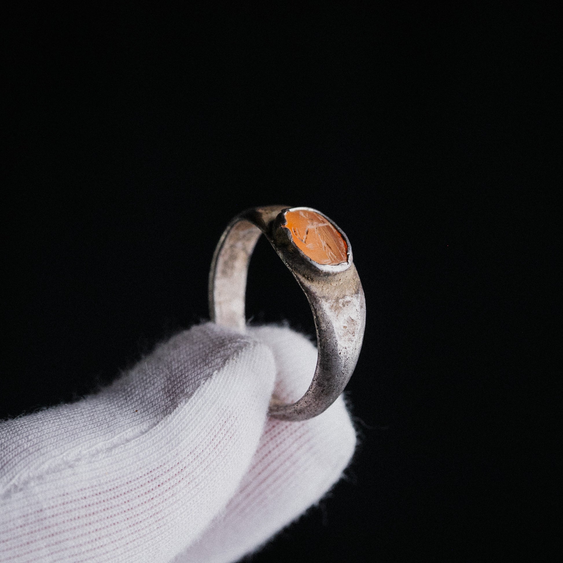 Roman Carnelian Intaglio Ring with Standing Goddess – “Victoria” (3rd–4th c. AD) – EU 60 / US 9.5