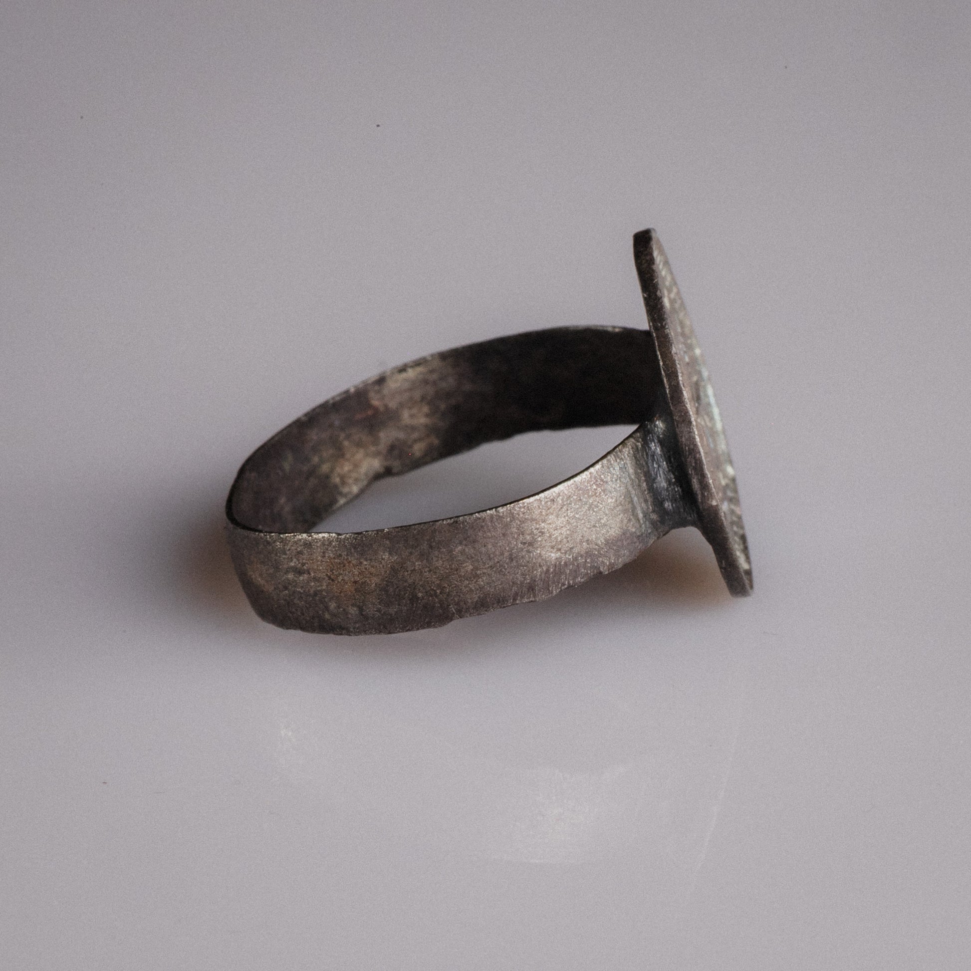 Medieval Silver Merchant Seal Ring with Heraldic Device – “Mercator” (13th century AD) – EU 68 / US 12.5