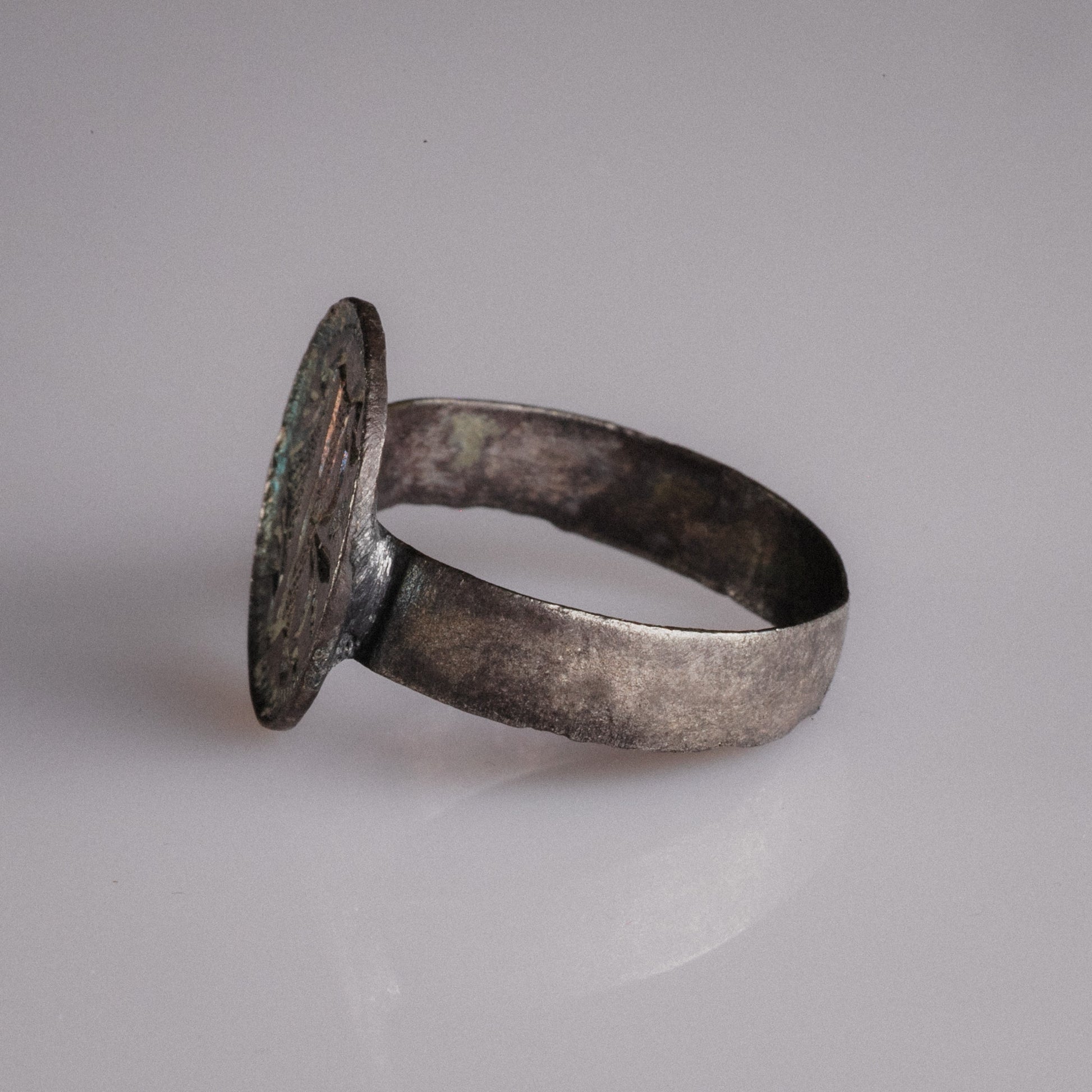Medieval Silver Merchant Seal Ring with Heraldic Device – “Mercator” (13th century AD) – EU 68 / US 12.5
