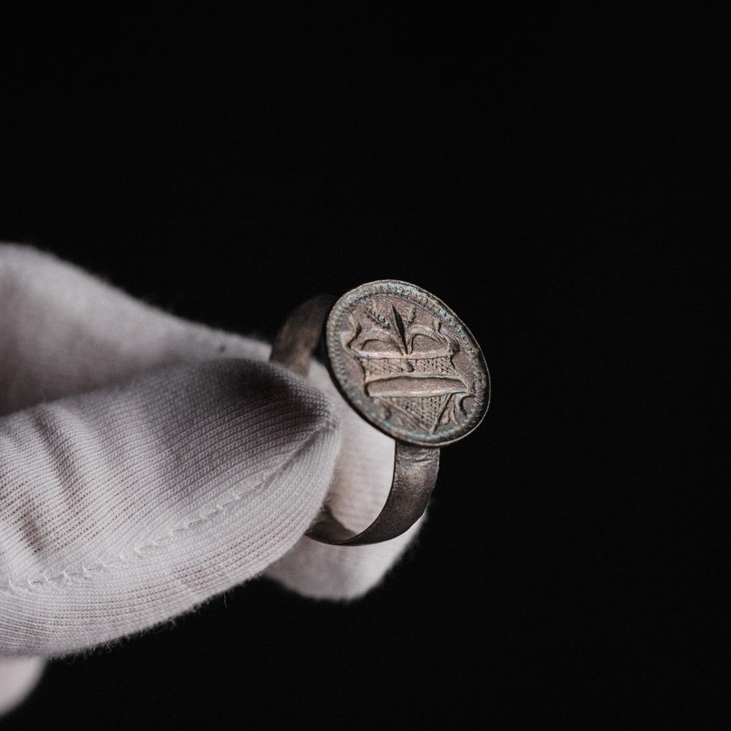Medieval Silver Merchant Seal Ring with Heraldic Device – “Mercator” (13th century AD) – EU 68 / US 12.5