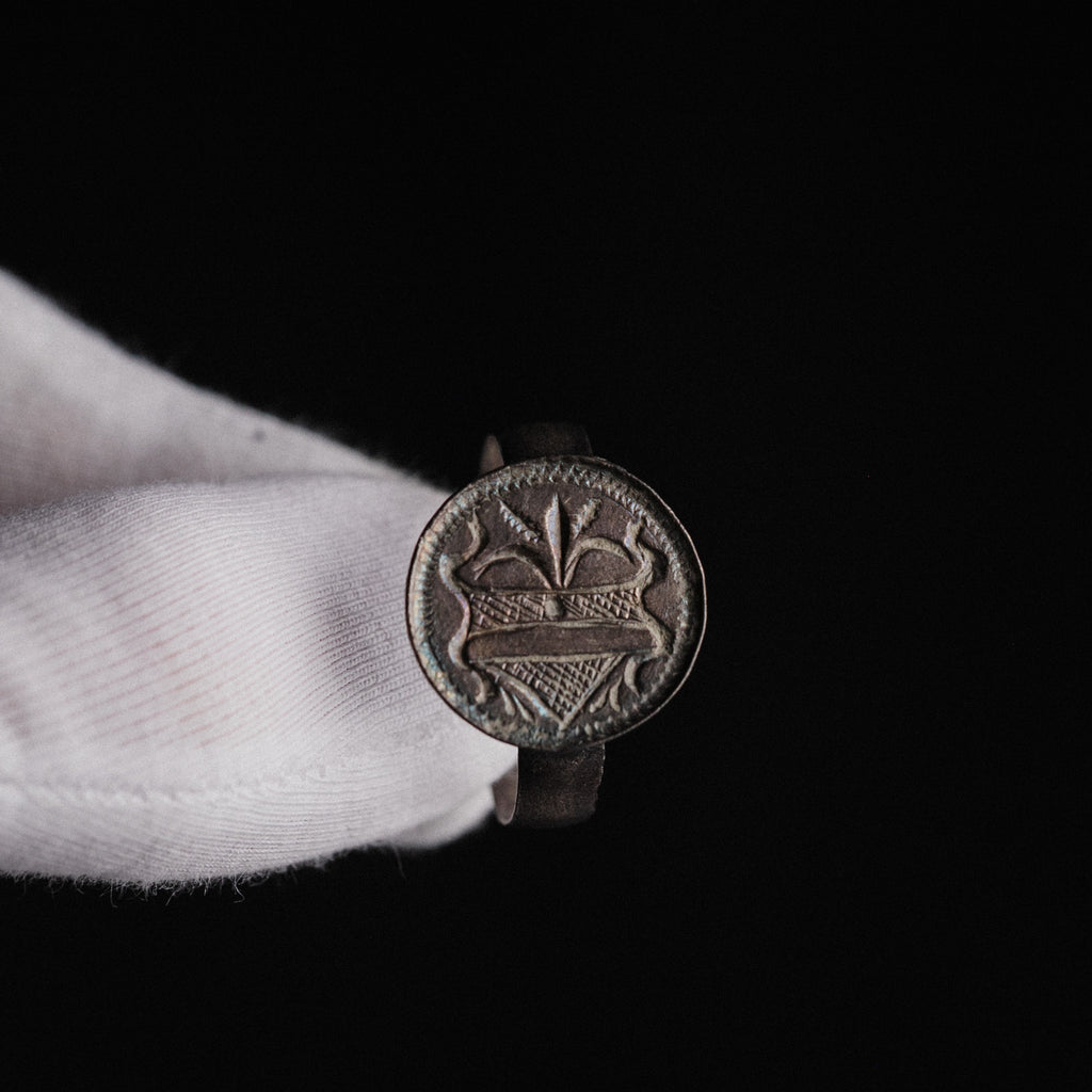 Medieval Silver Merchant Seal Ring with Heraldic Device – “Mercator” (13th century AD) – EU 68 / US 12.5