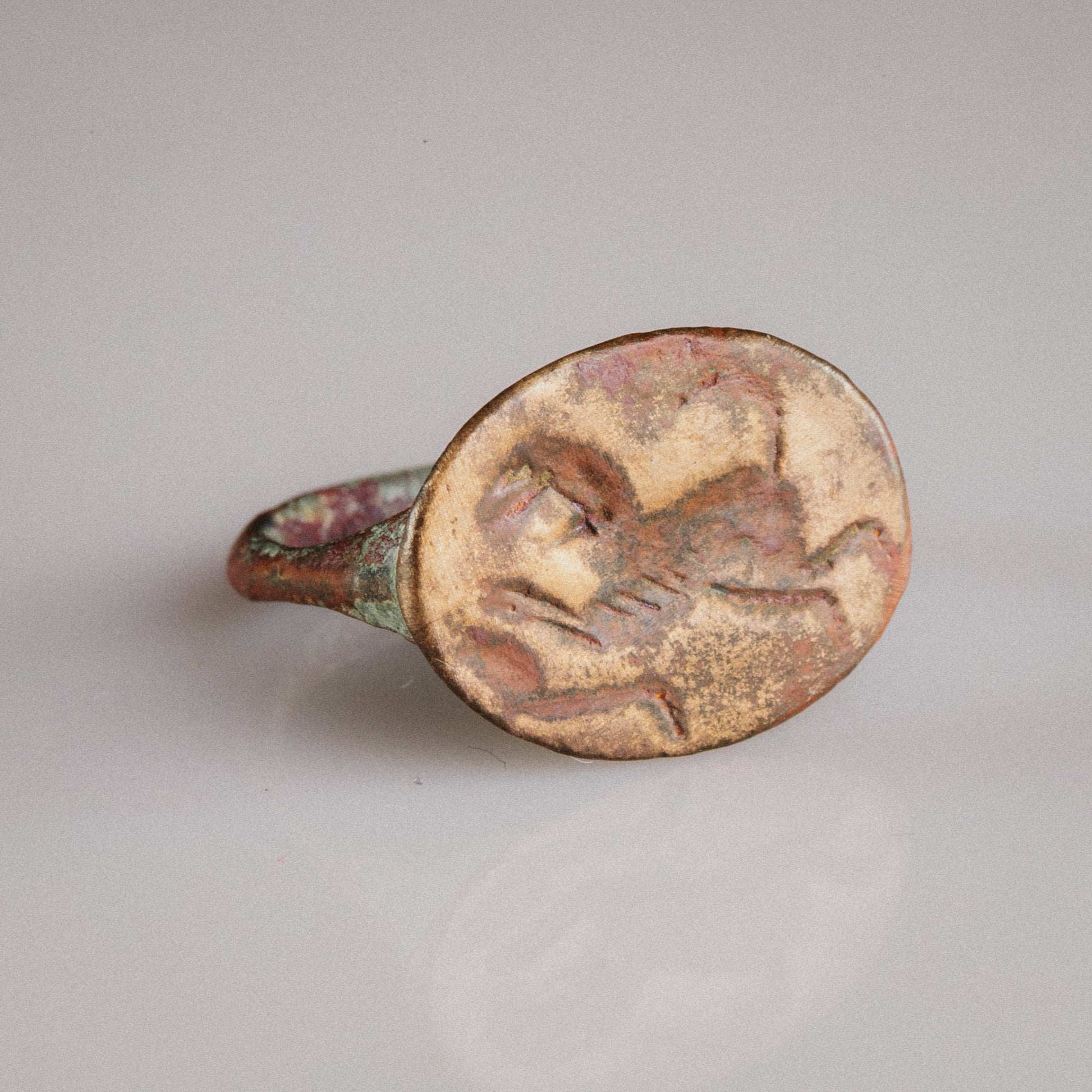 Roman Bronze Ring with Engraved Running Feline – “Panthera” (2nd–3rd century AD) – EU 57 / US 8
