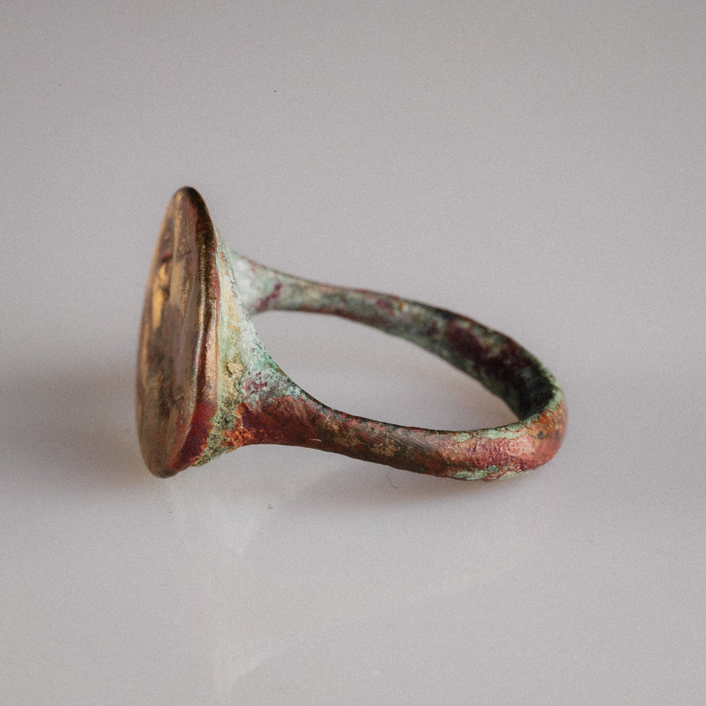 Roman Bronze Ring with Engraved Running Feline – “Panthera” (2nd–3rd century AD) – EU 57 / US 8