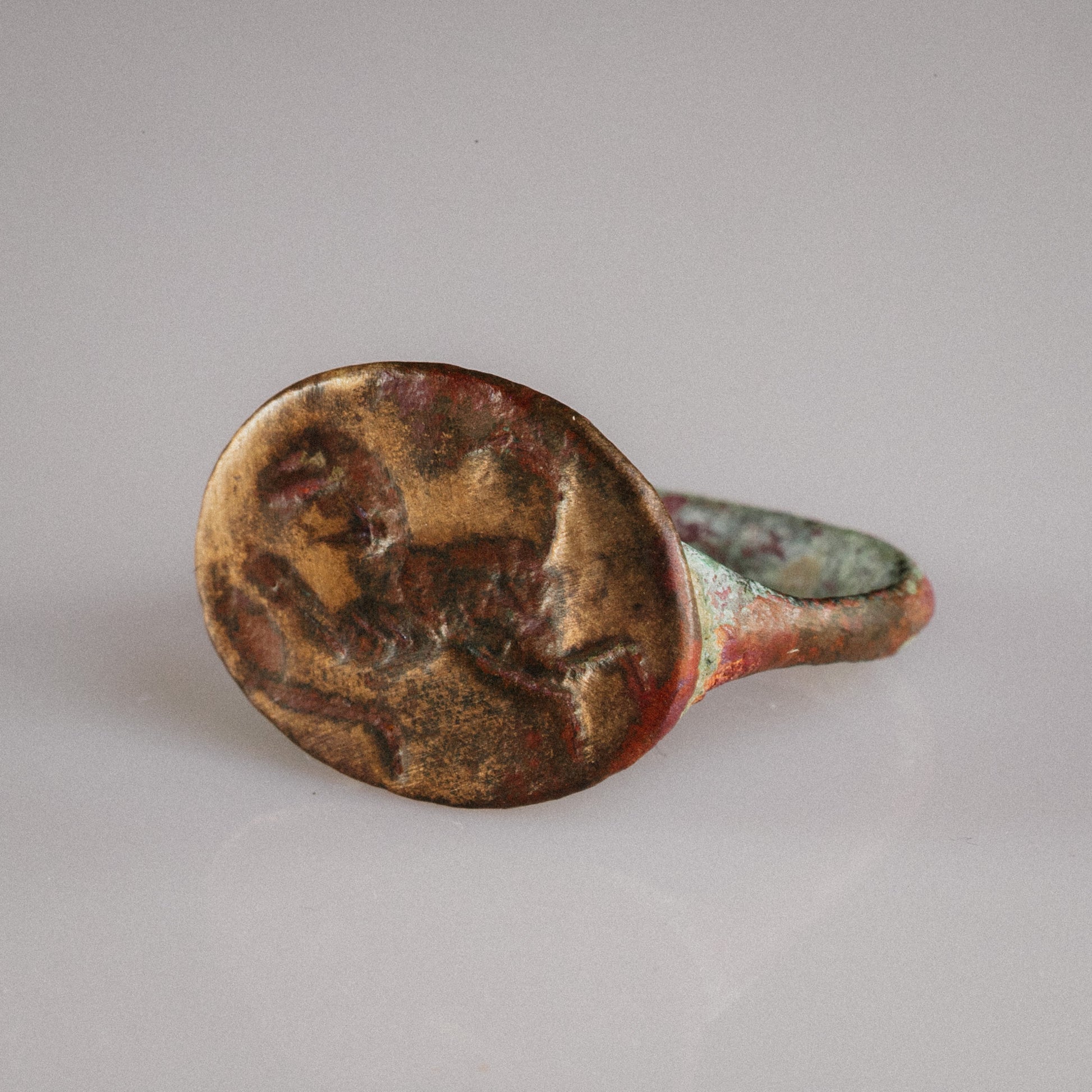 Roman Bronze Ring with Engraved Running Feline – “Panthera” (2nd–3rd century AD) – EU 57 / US 8
