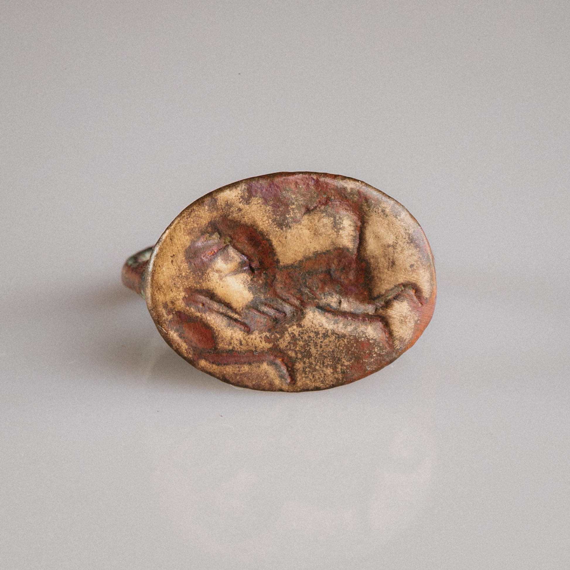 Roman Bronze Ring with Engraved Running Feline – “Panthera” (2nd–3rd century AD) – EU 57 / US 8